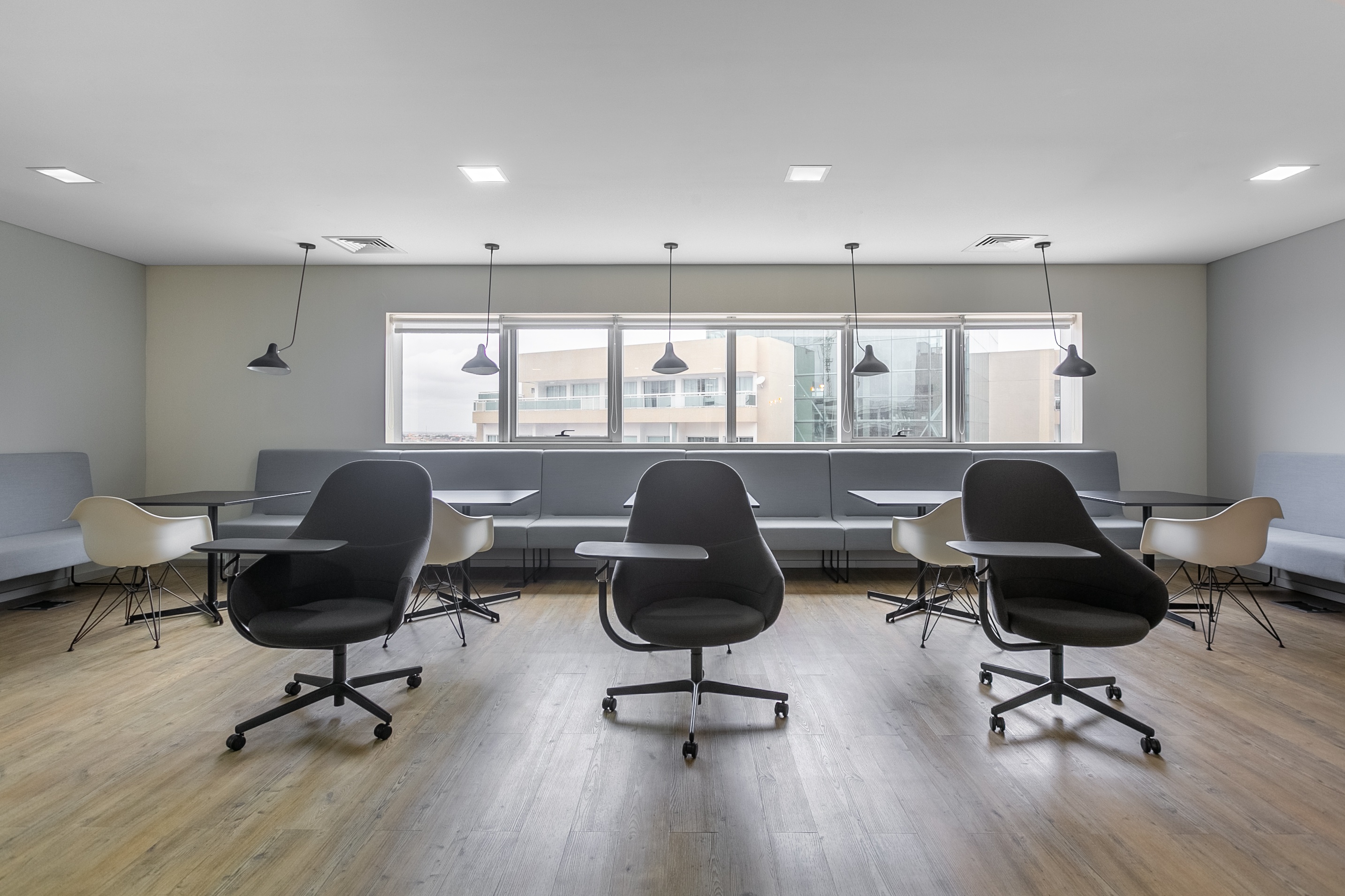 Regus - Luanda, Belas Business Park image 5