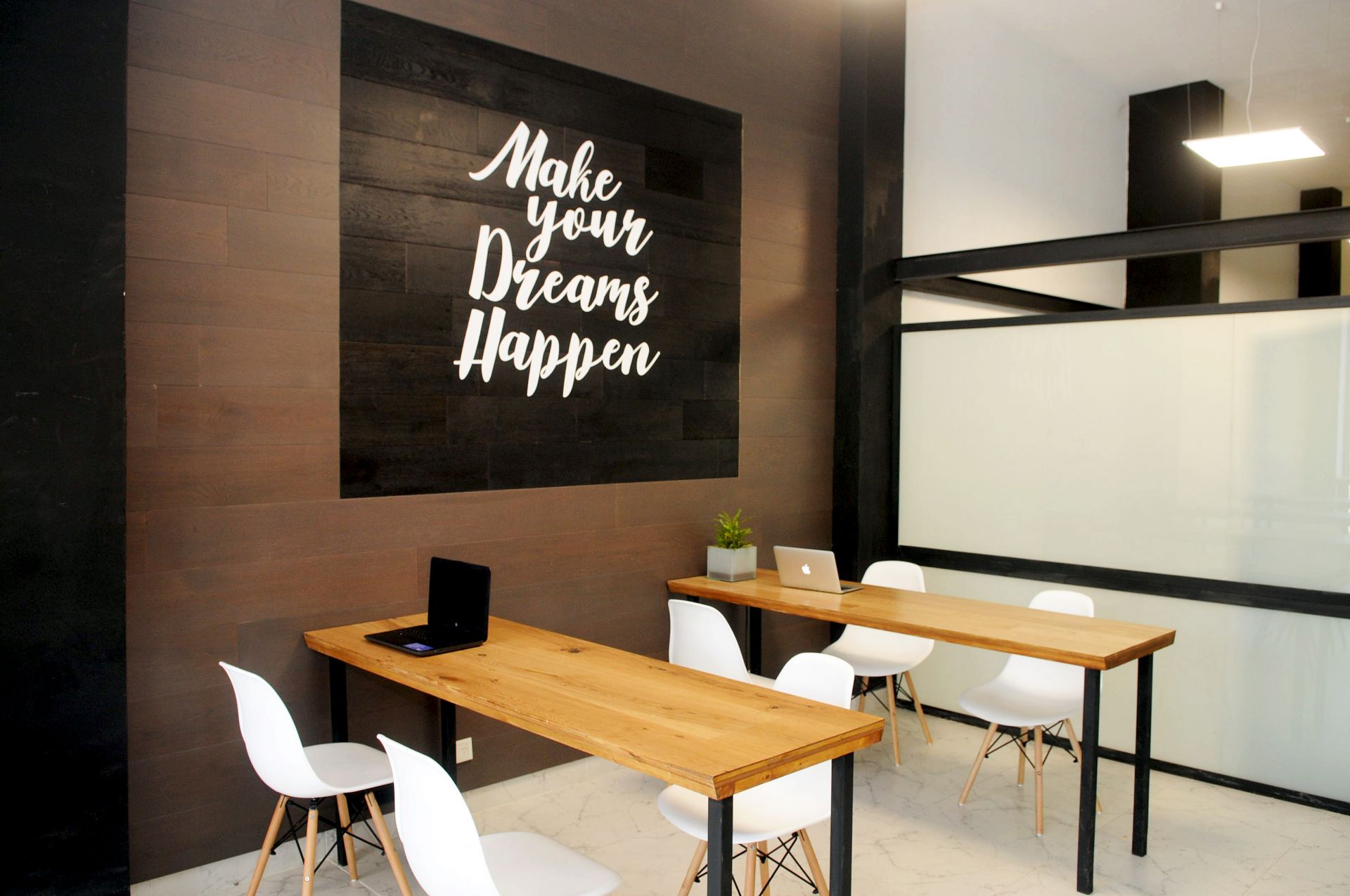 Let's Work Coworking image 4