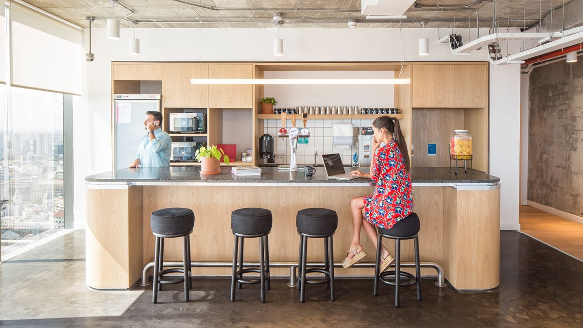 WeWork Corrientes 800 image 4