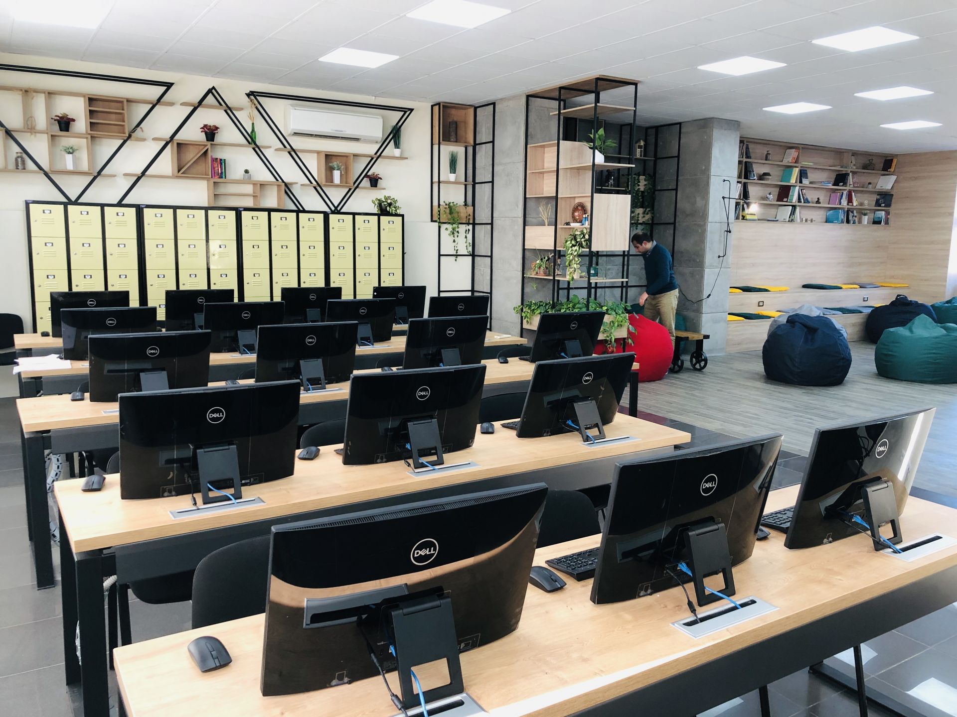 Dream lab, Yerevan Book Online Coworker