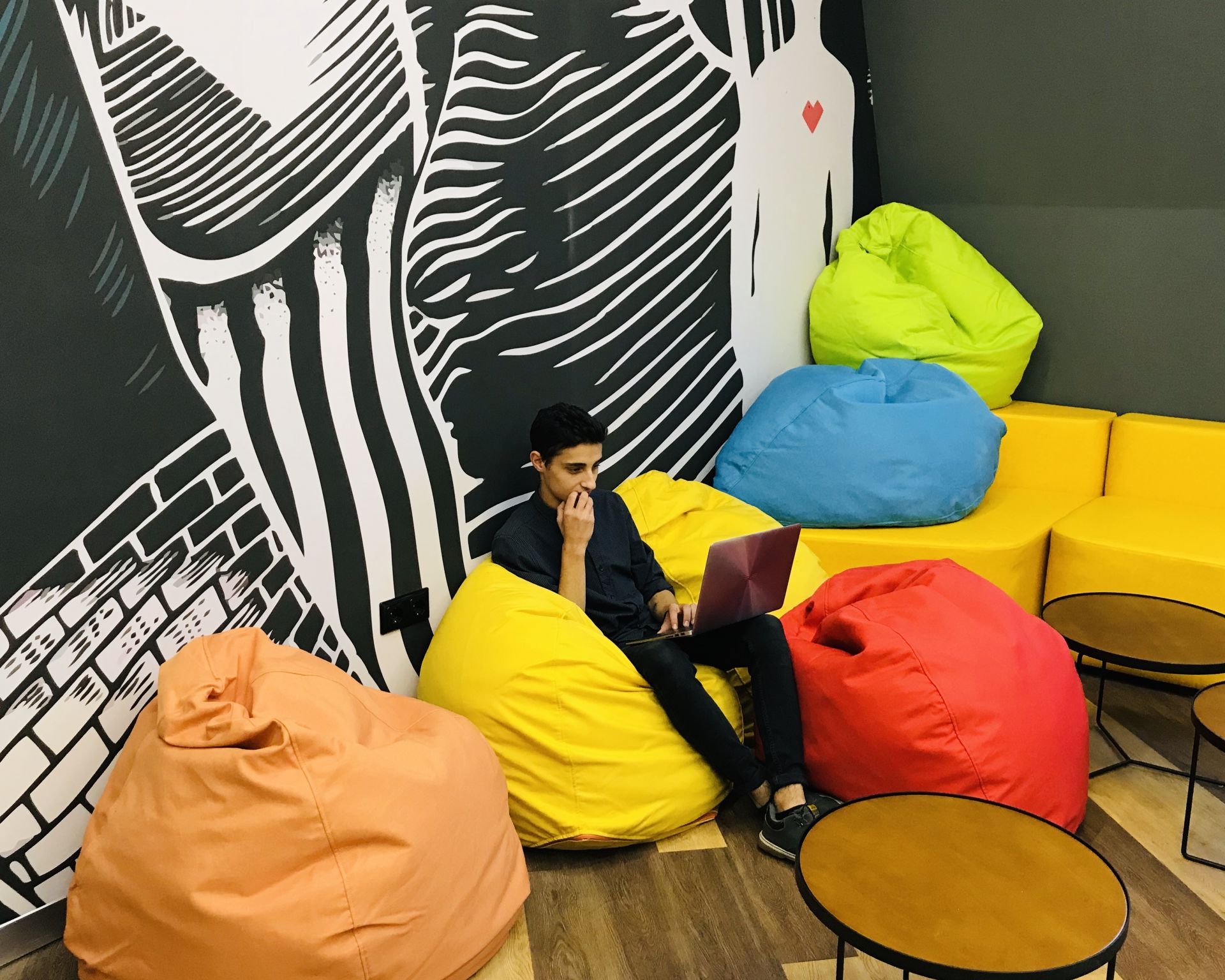 Groom CoWorking image 4