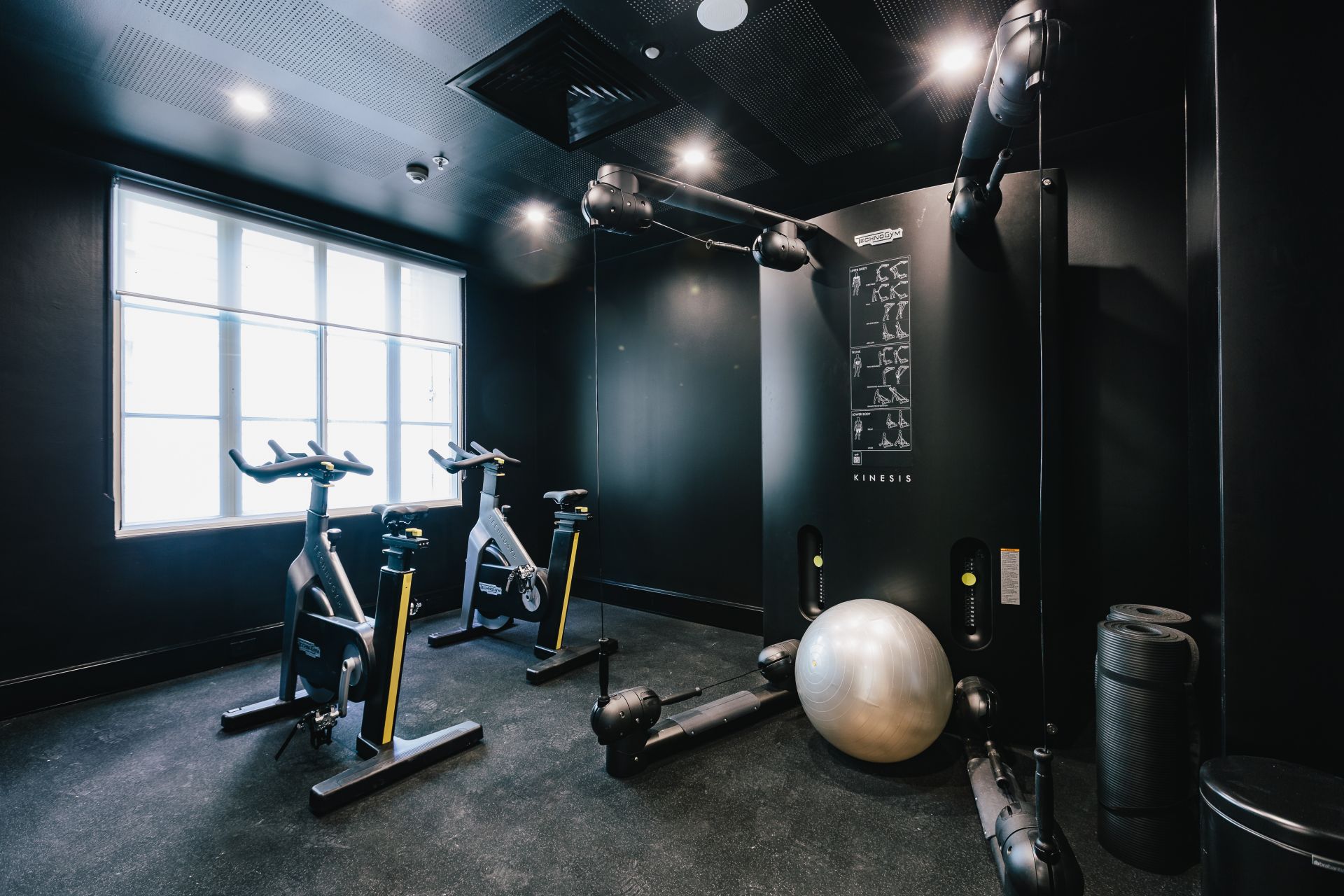 Hub Parliament Station image 2