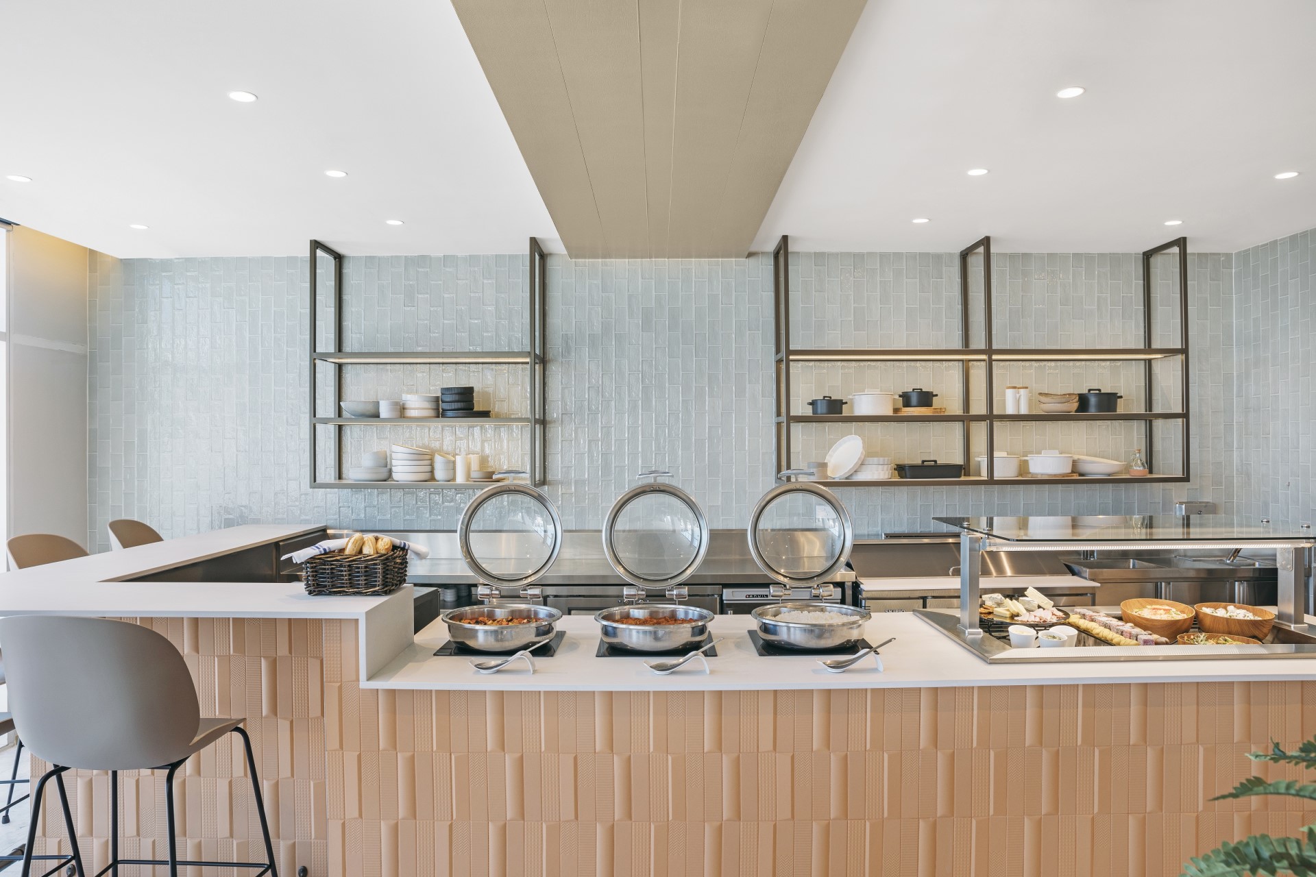 Plaza Premium Lounge (International Departures) / Sydney image 5