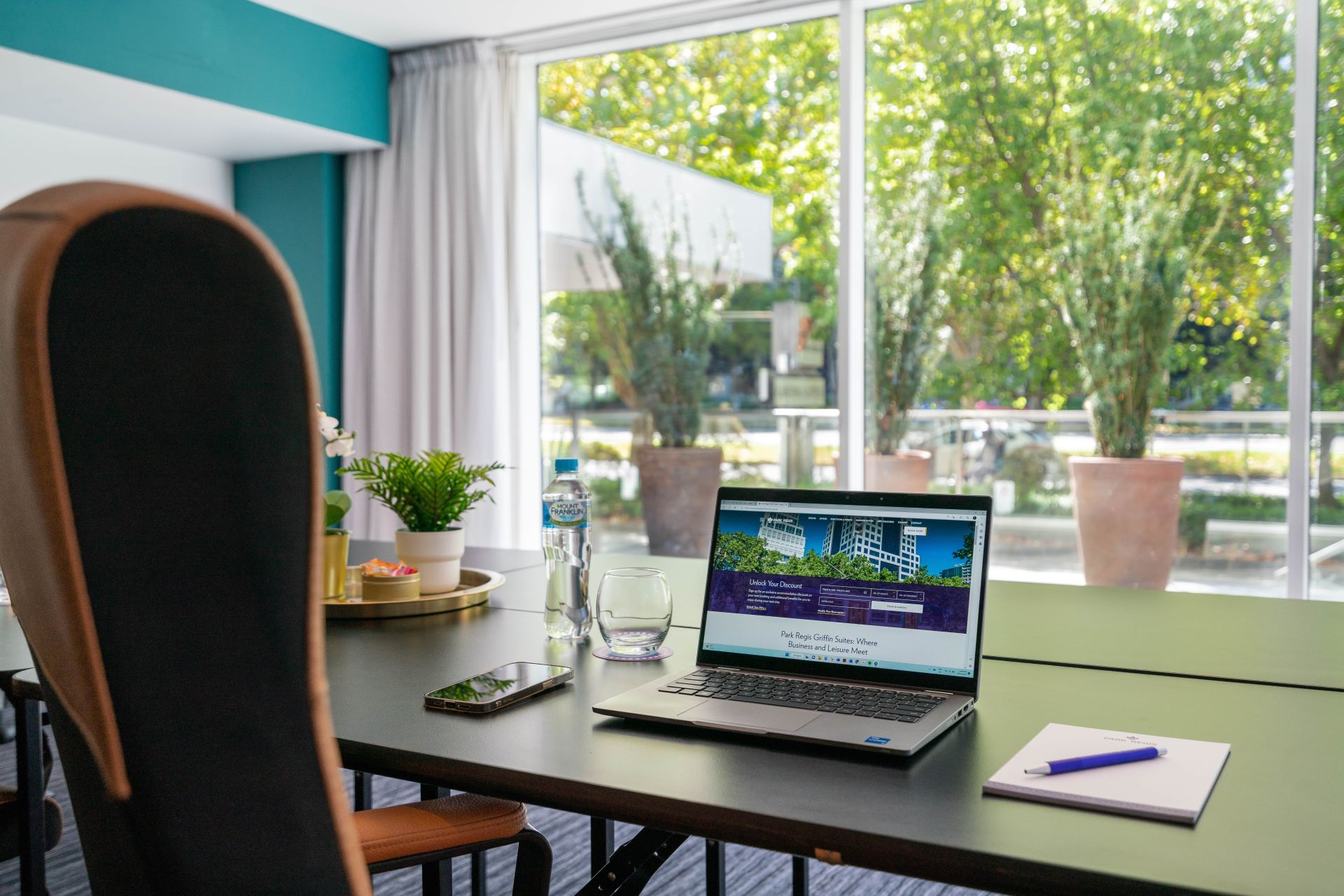 Park Regis Griffin Suites image 3