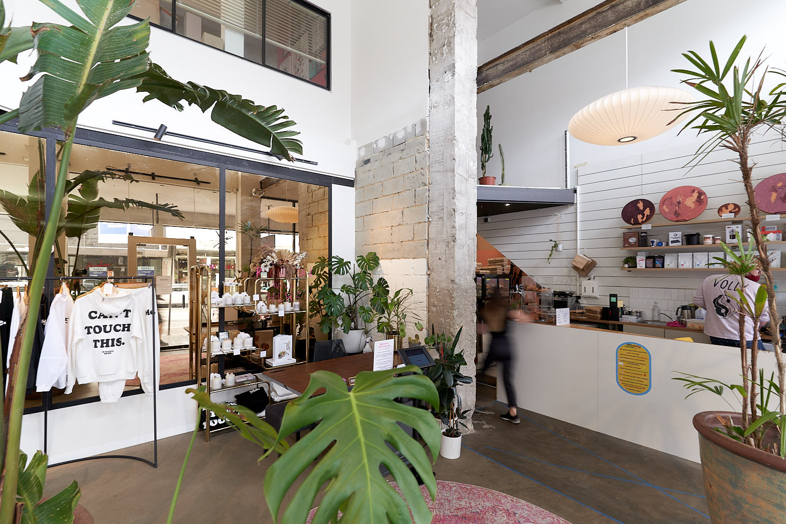 Revolver Lane image 5