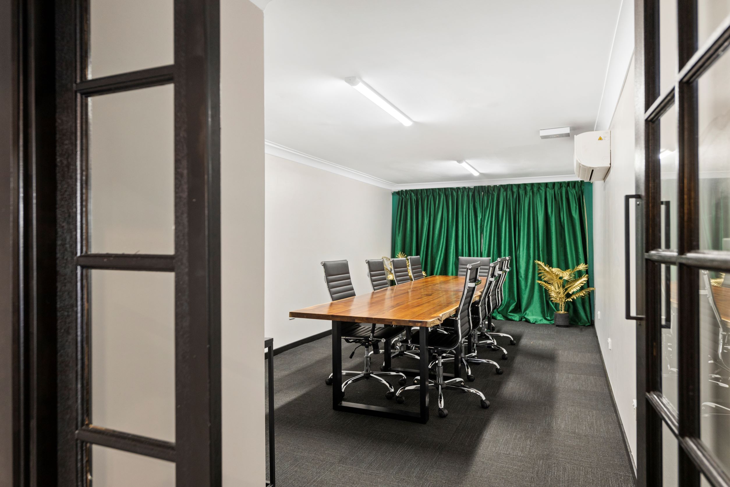 Emerald Kove image 3