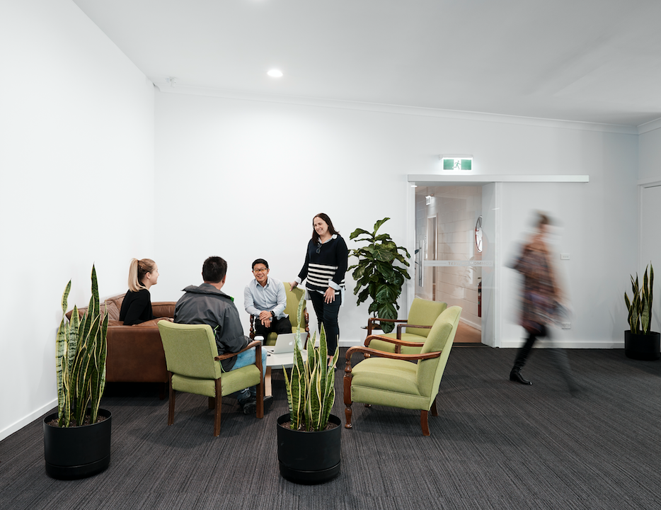 Common on West image 3