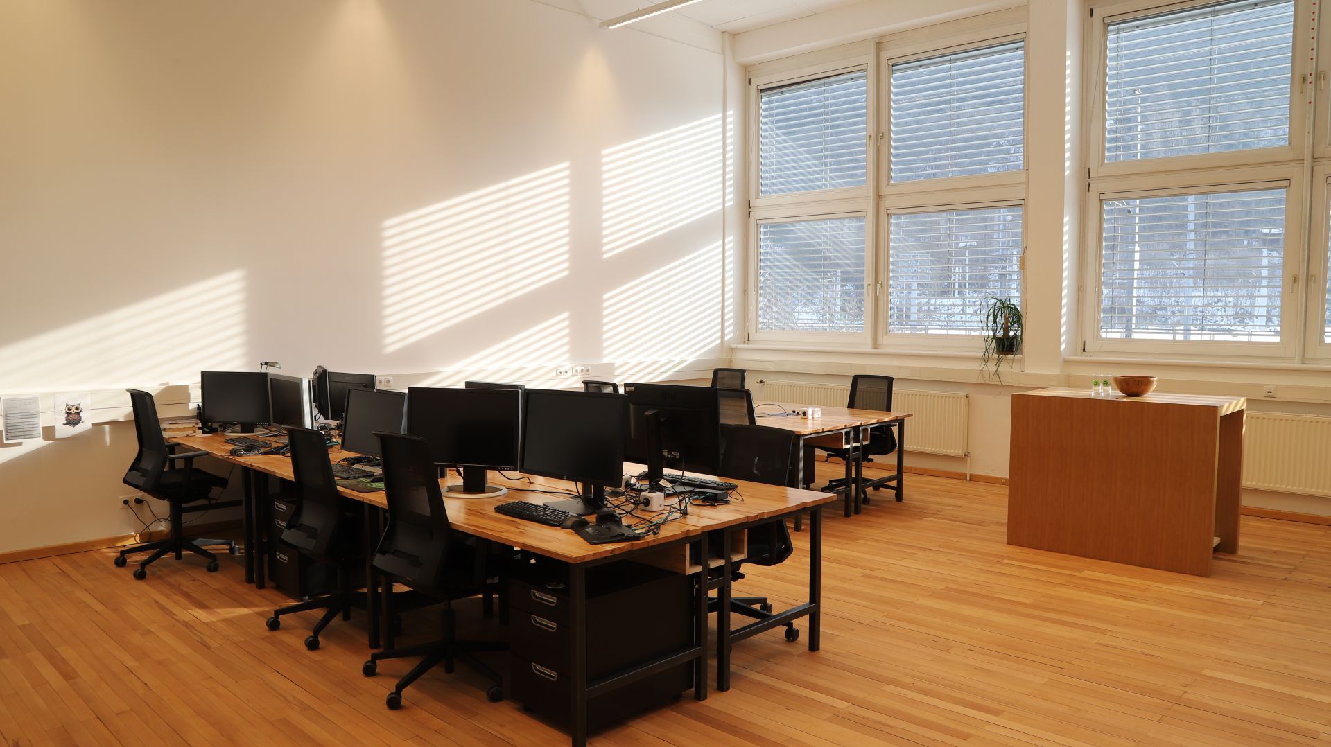 Inncubator – WIFI Coworking Space image 5