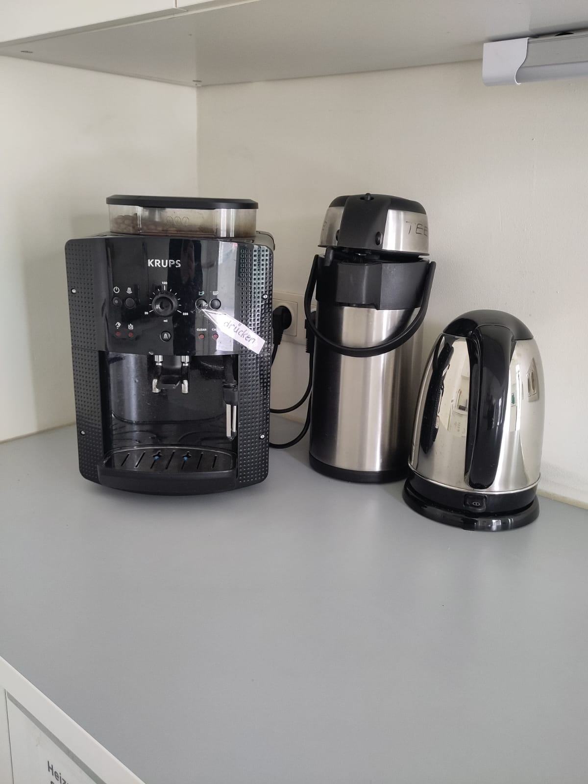 CoWorking im Aquarium image 3