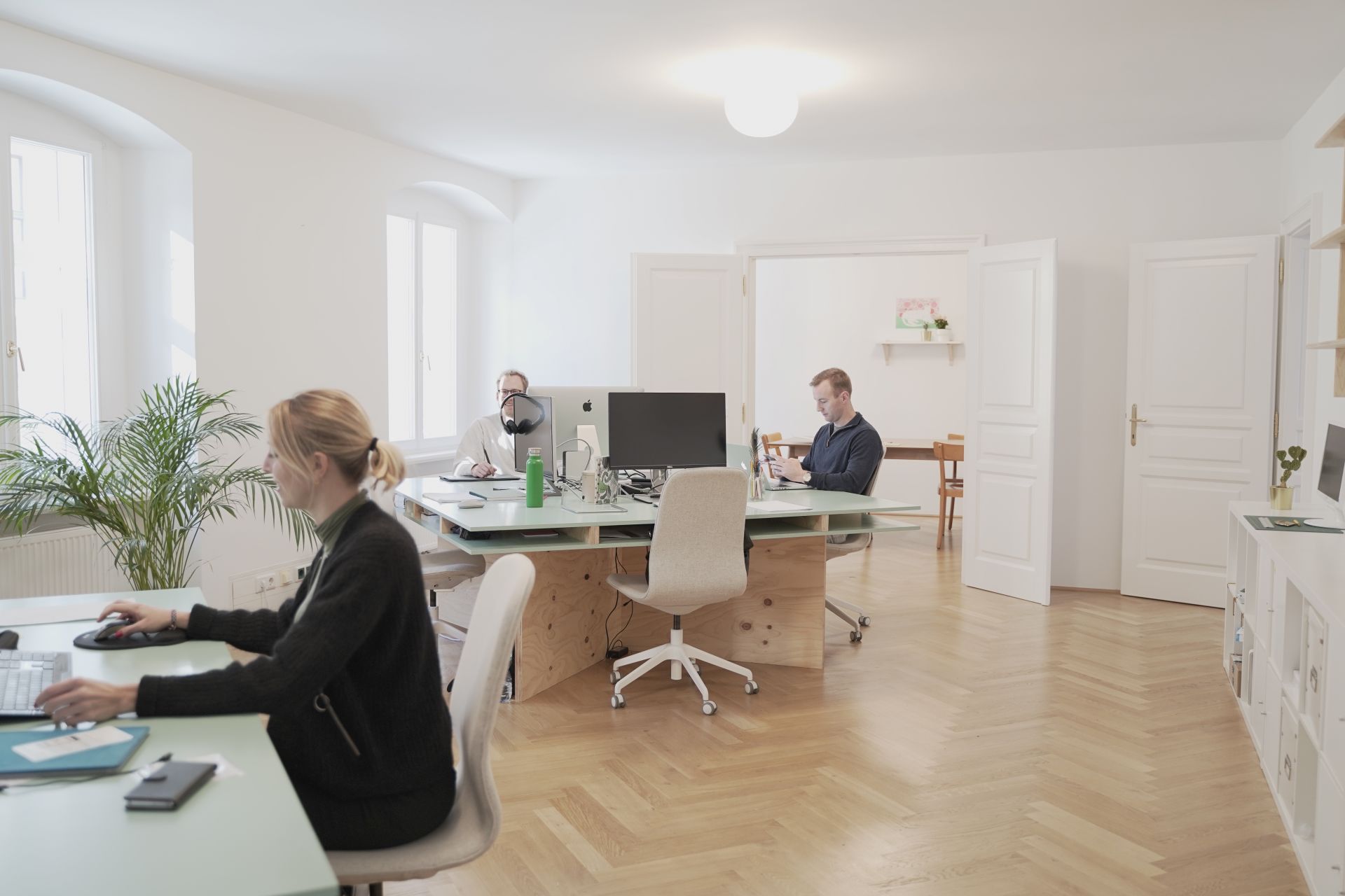 Neue Freunde Studio image 2