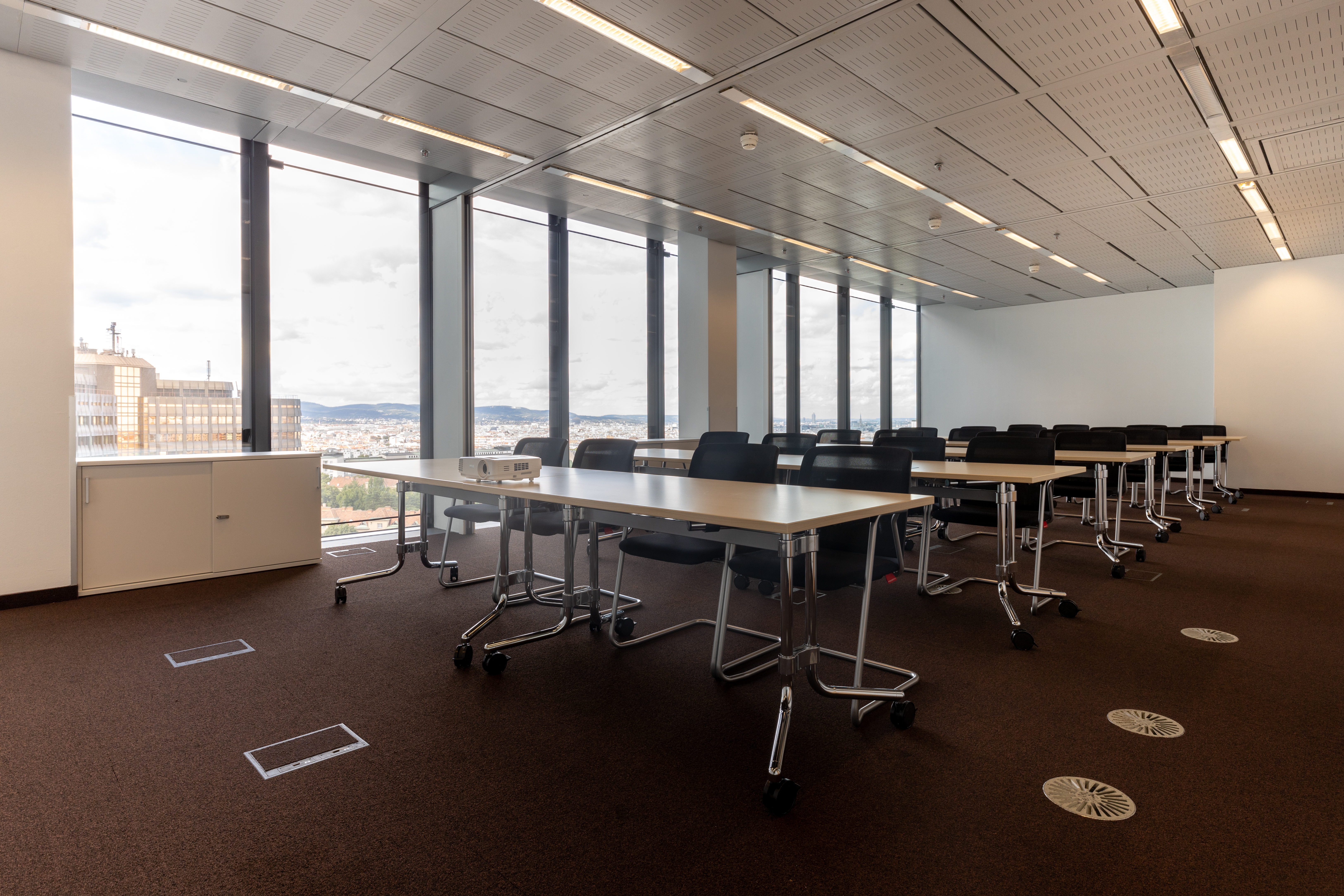 Regus - Vienna Twin Towers image 4