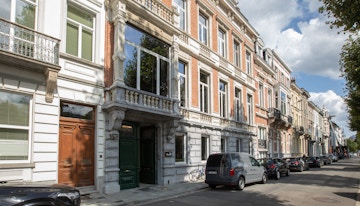 No.18 - Ghent, Ampla House image 1