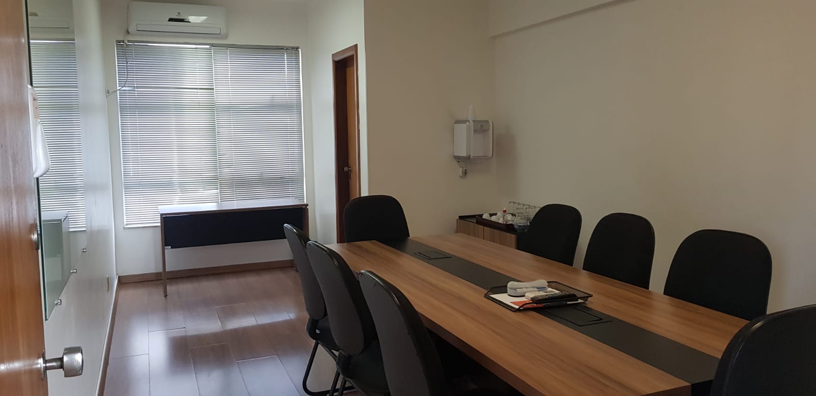 Desk Coworking image 2