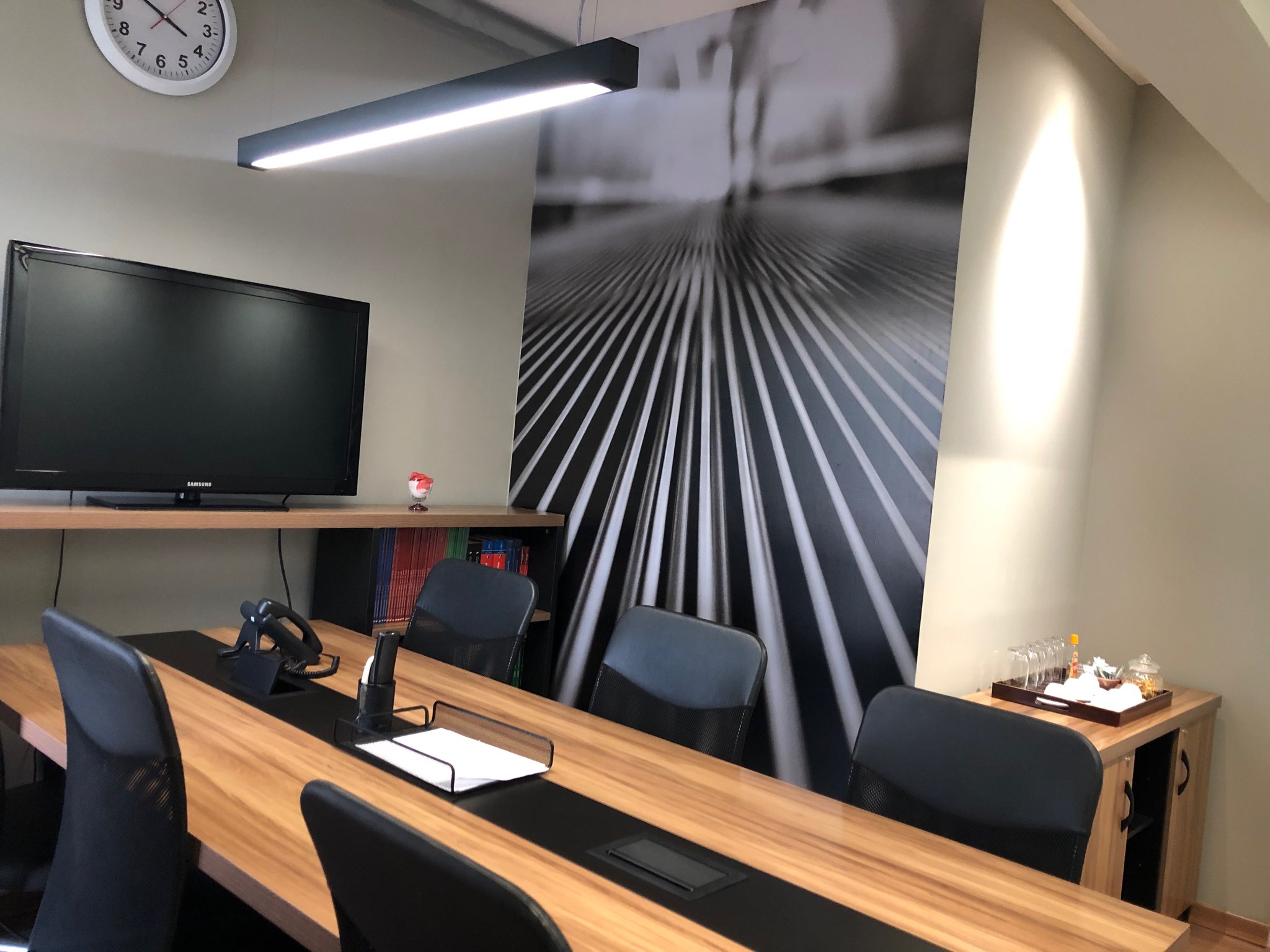 Desk Coworking image 4