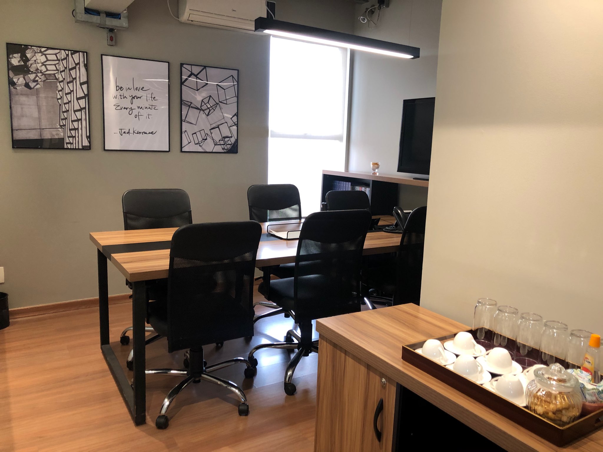 Desk Coworking image 3