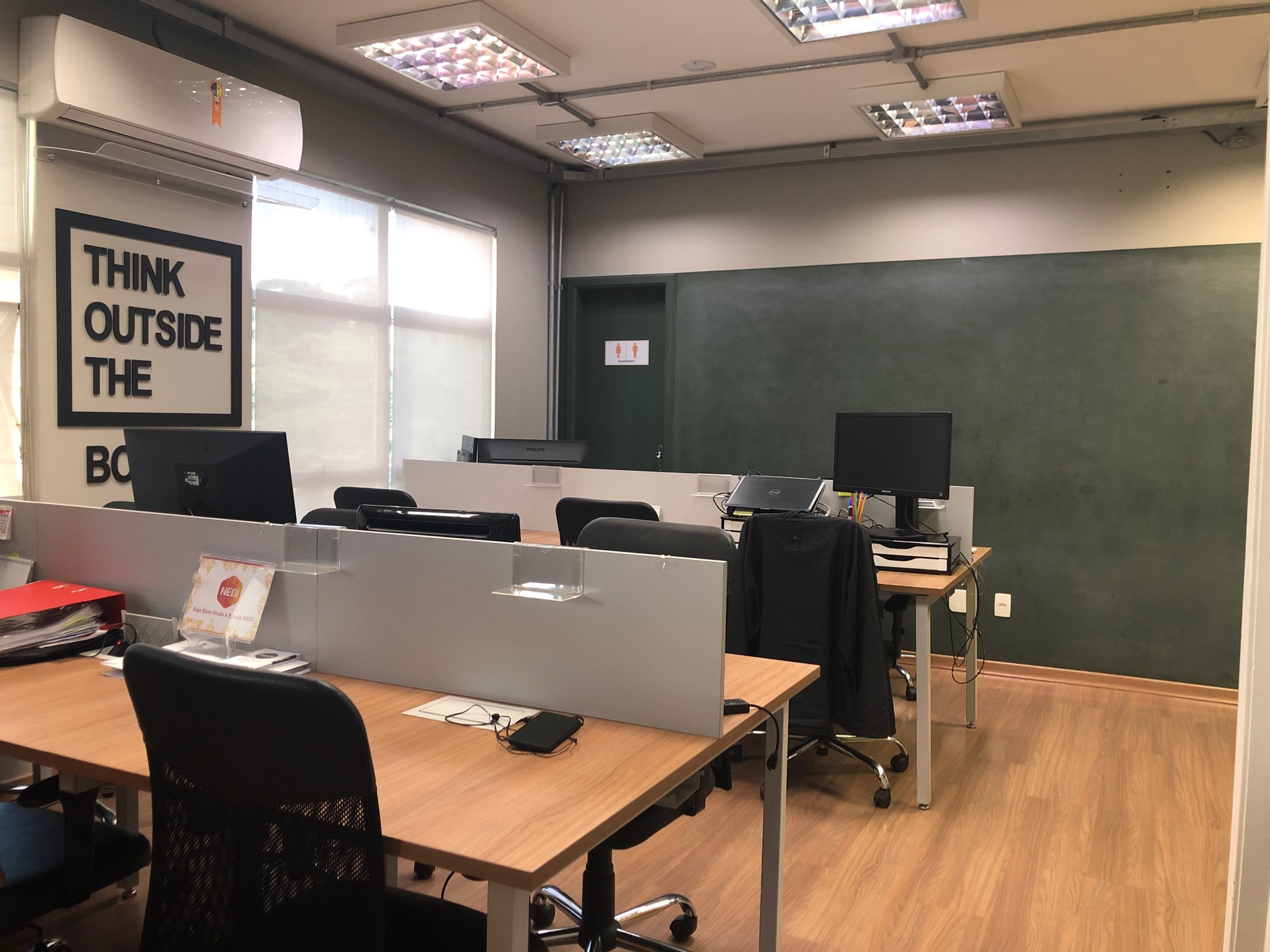 Desk Coworking image 5