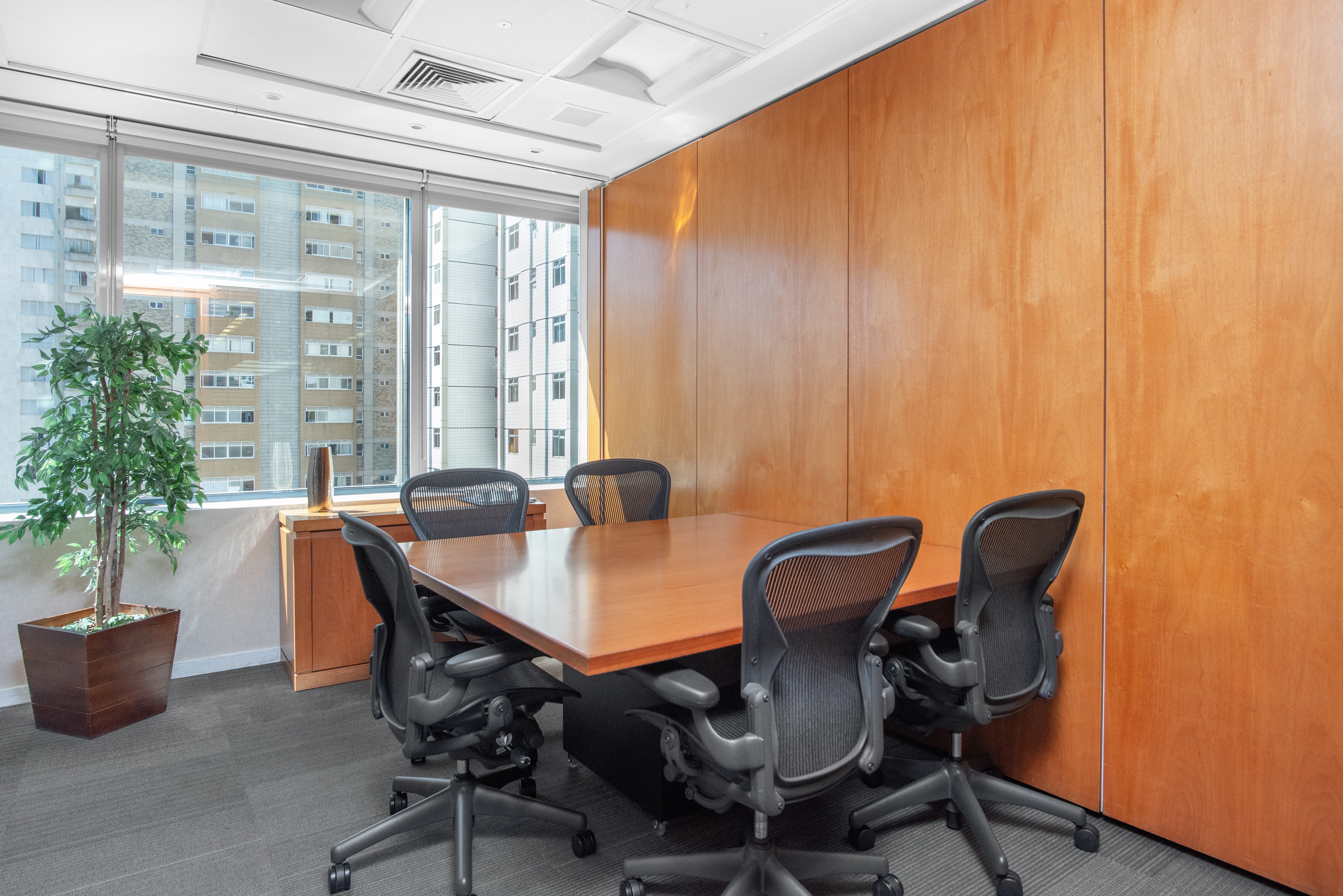 Regus - Belo Horizonte, Renaissance Work Center image 4