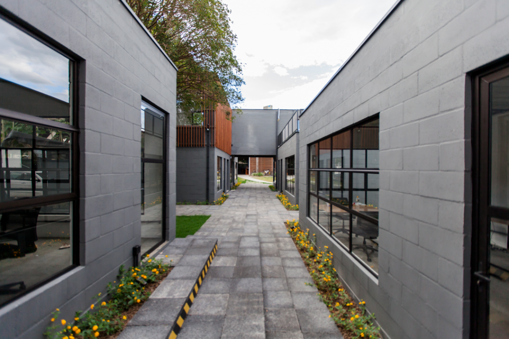 Offcina Cafe Coworking image 3