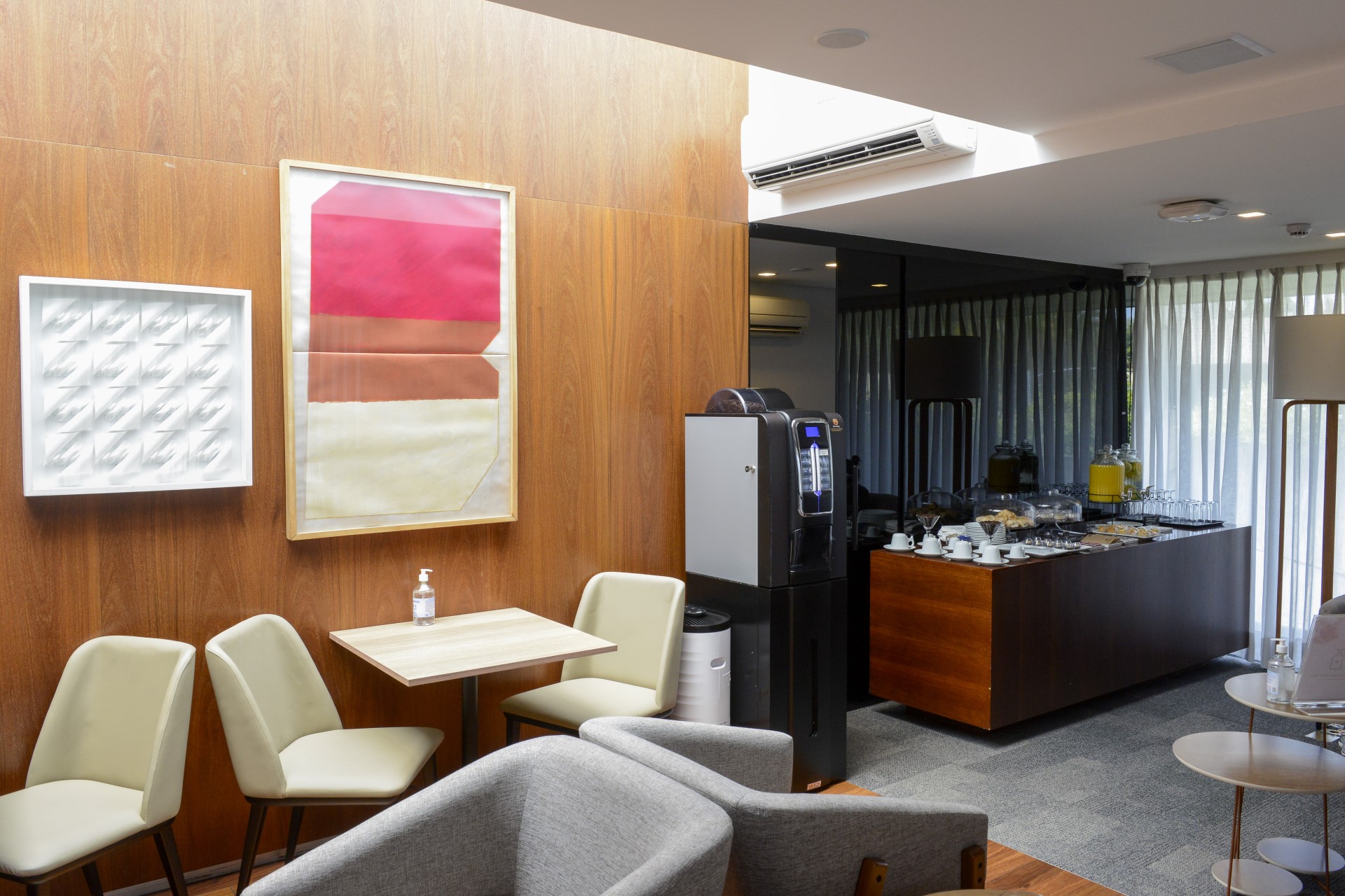 Plaza Premium Lounge (Landside) image 3