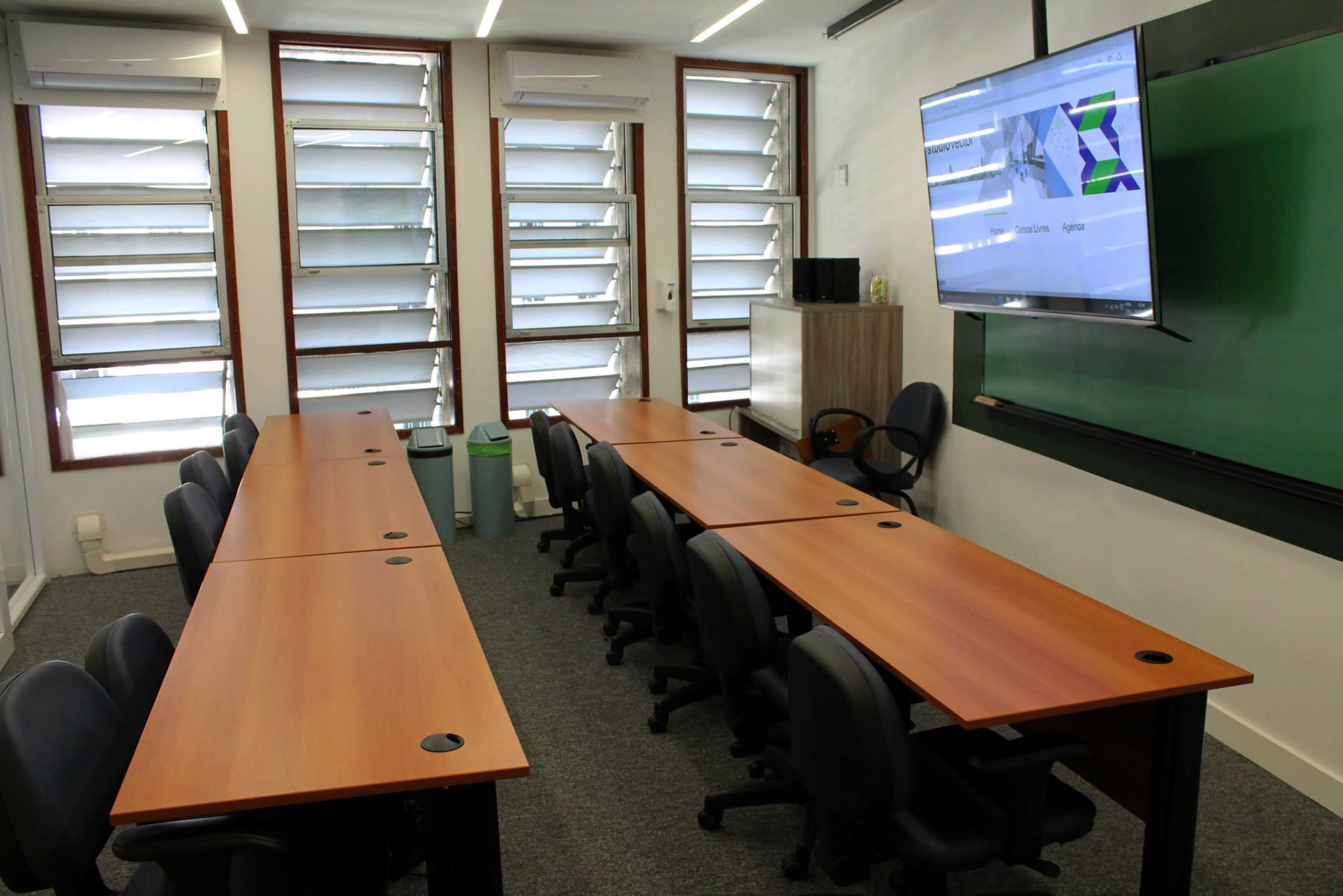 Studio Vector image 5