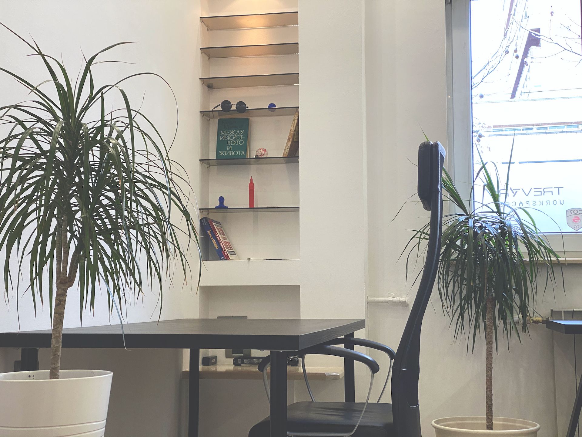 Trevor Workspaces Lozenets image 2