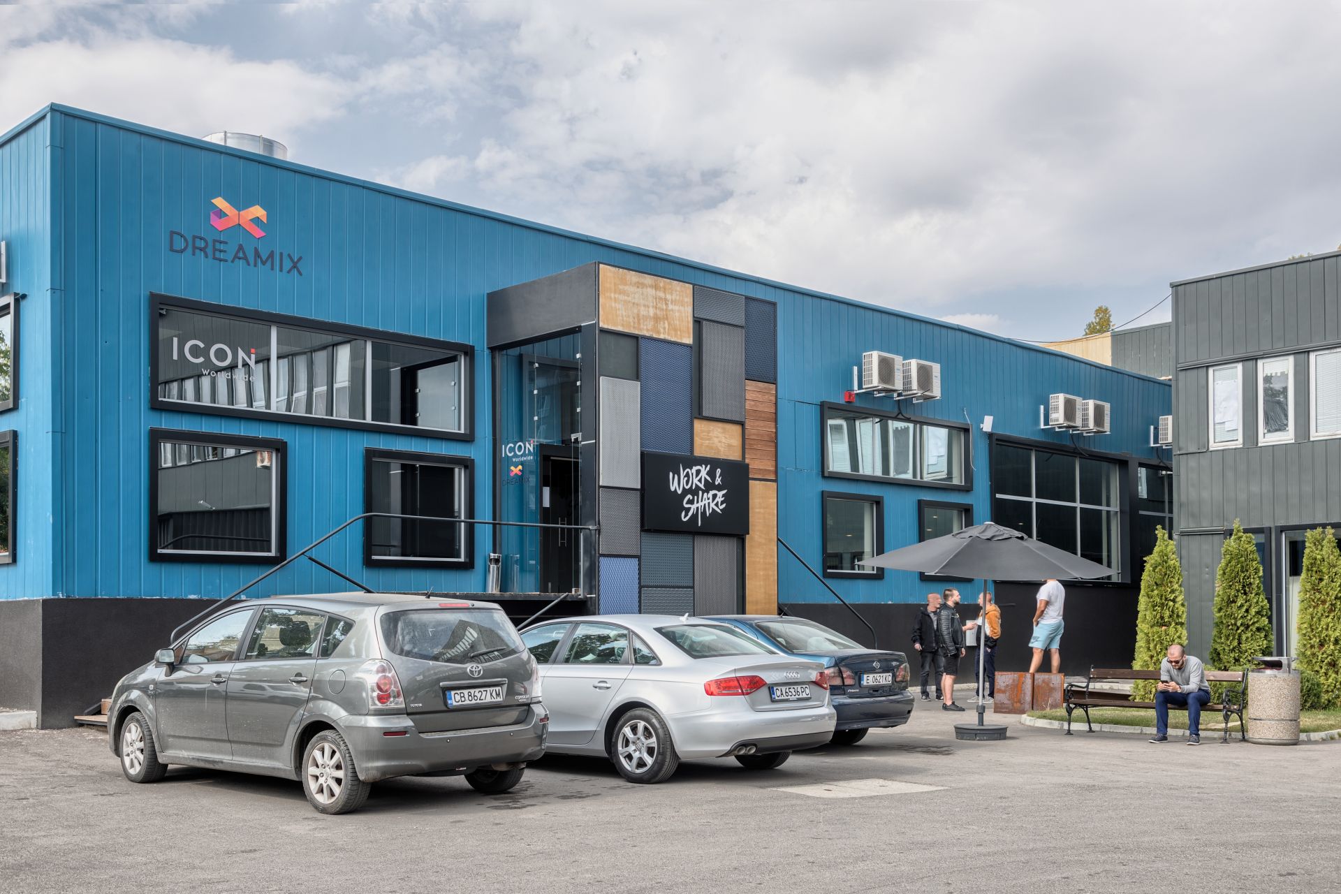 Work & Share Coworking Space image 5