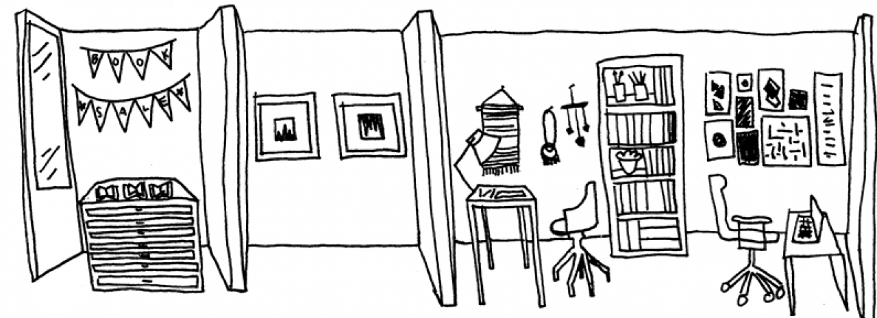 Стены комнат убраны были несколькими картинками. Стены комнат убраны были несколькими. Кровать в стиле эклектика. Панно из фоторамок на стену. Стены комнат убраны были несколькими.