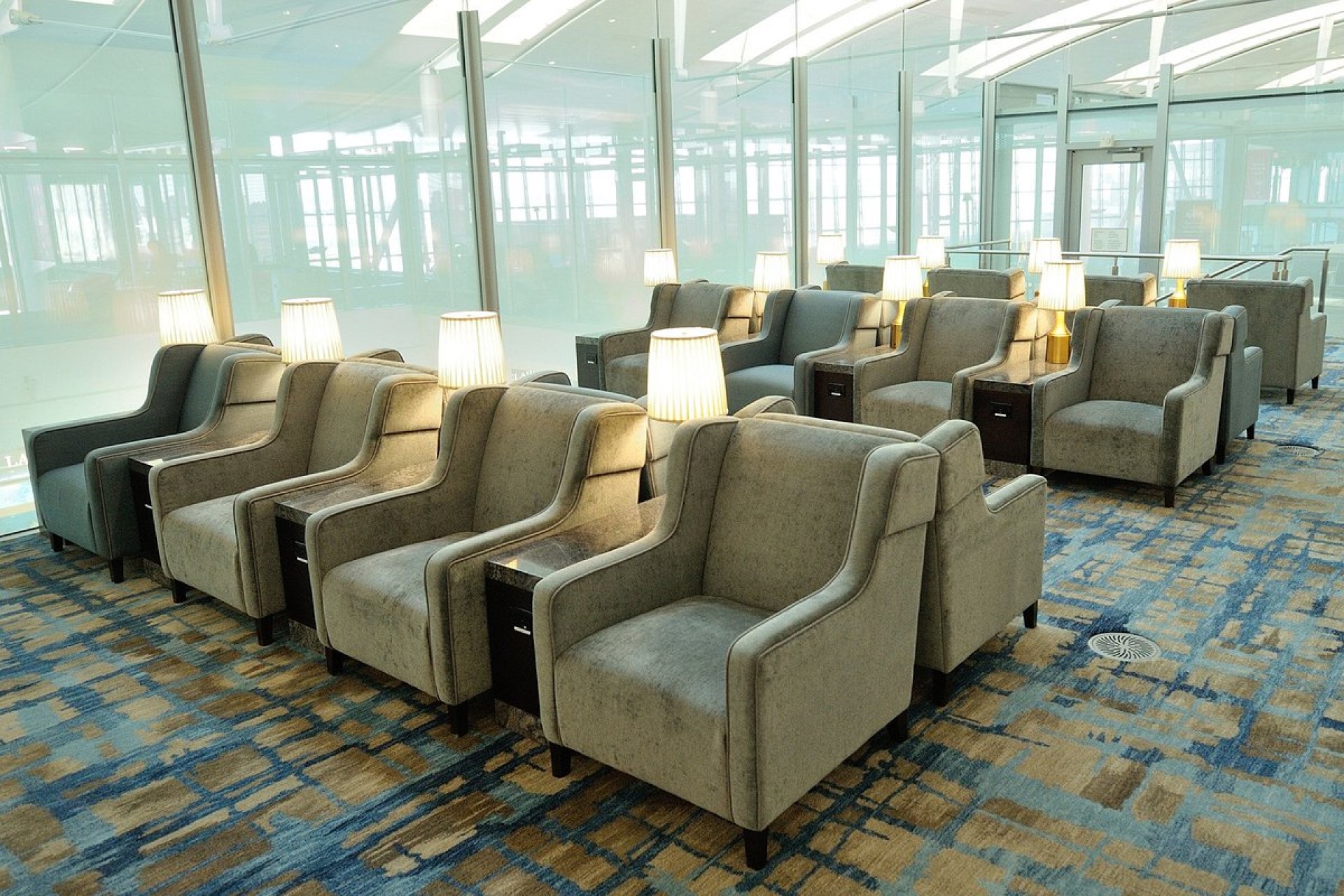 Plaza Premium Lounge (International Departures) / Toronto image 4