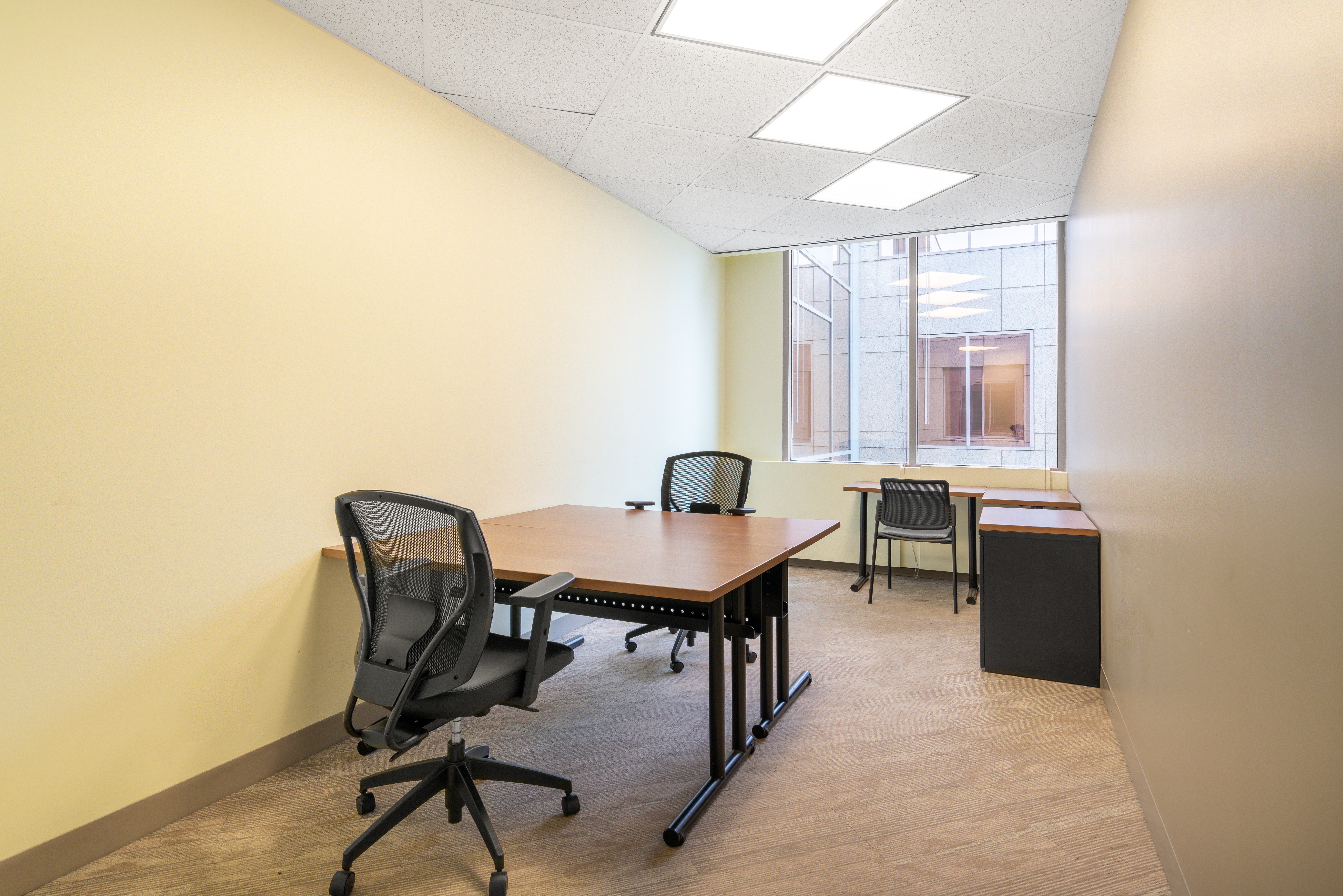 Regus - Toronto North American Centre image 3