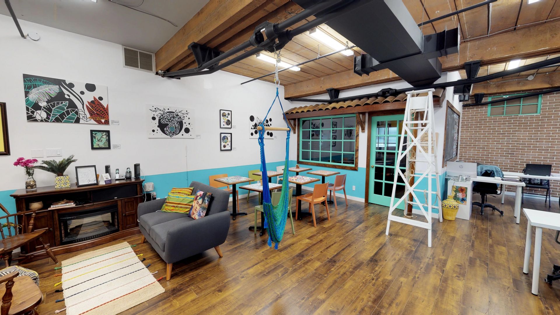 Latin Plaza Hub image 3