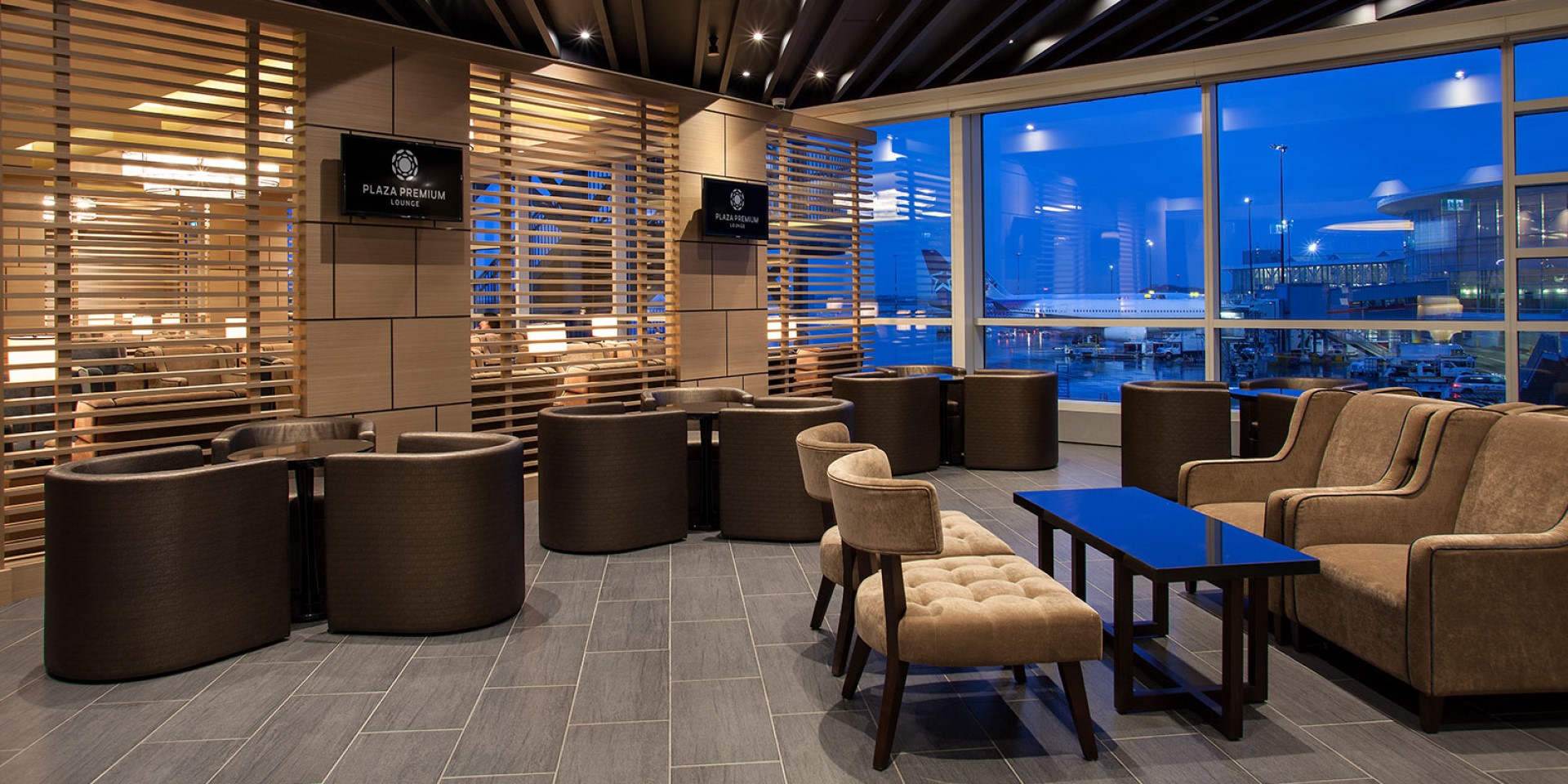 Plaza Premium Lounge (International Departures) / Pier D image 3
