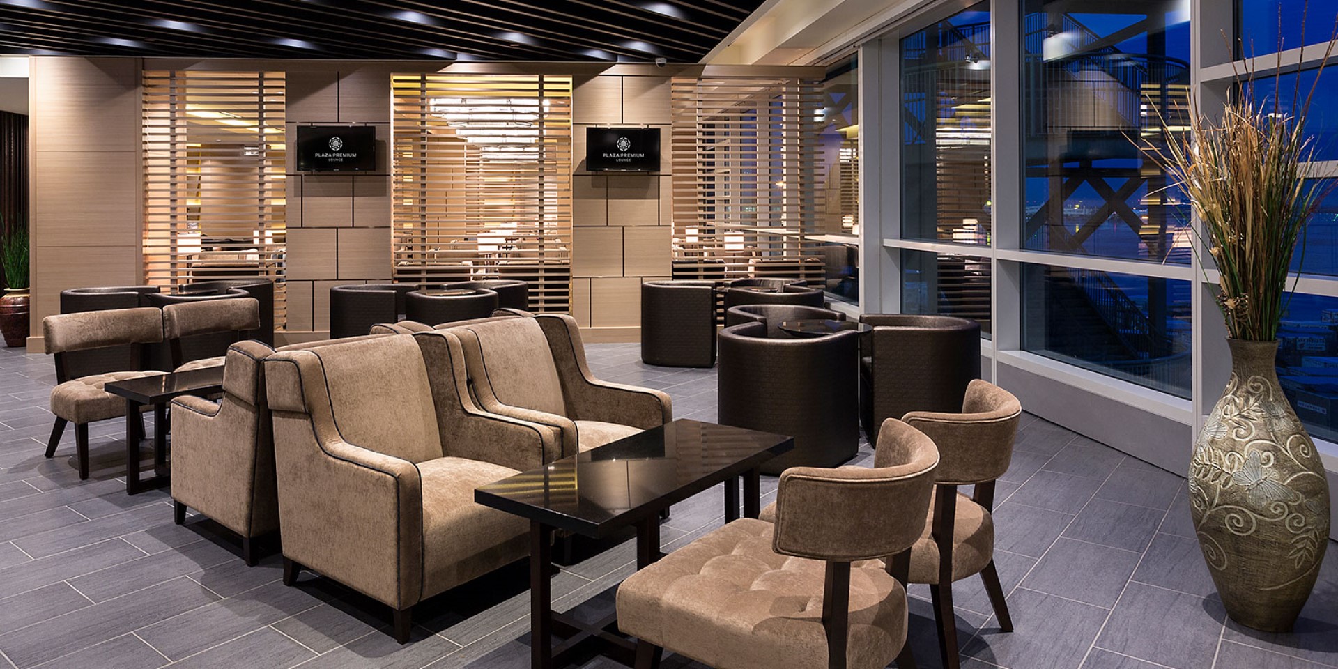Plaza Premium Lounge (International Departures) / Pier D image 5