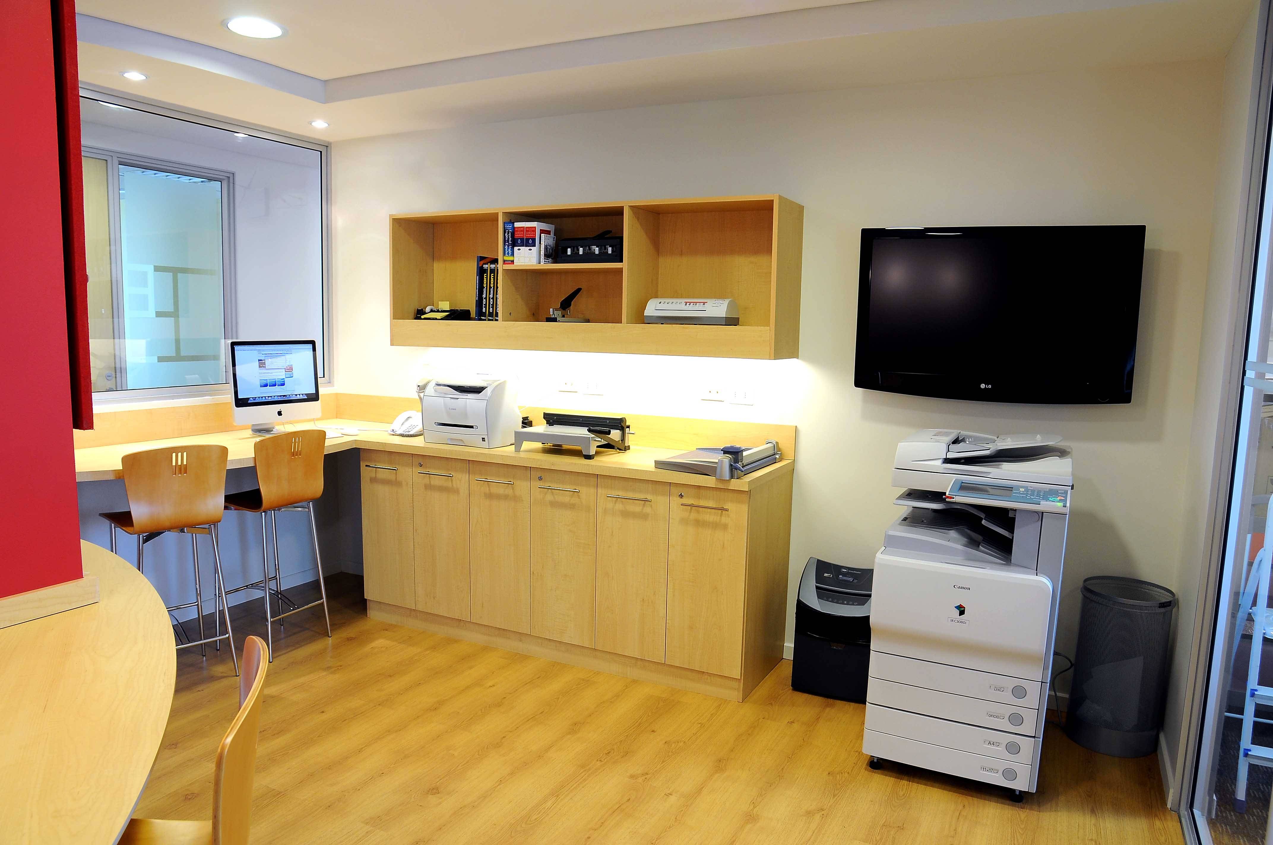 Regus - Santiago, Torre del Parque Arauco II image 4