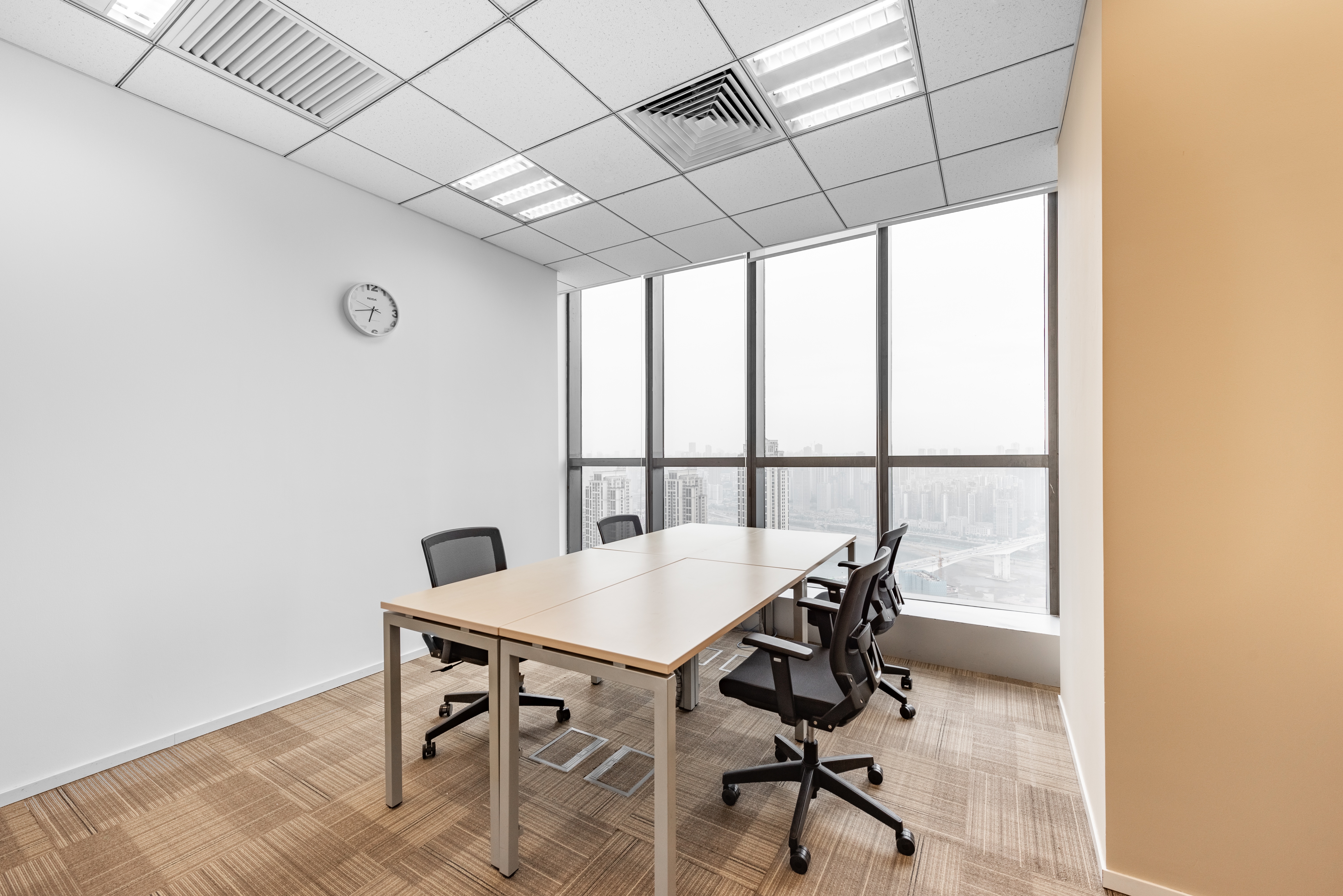 Regus - Chongqing,  HNA Poly Plaza image 4