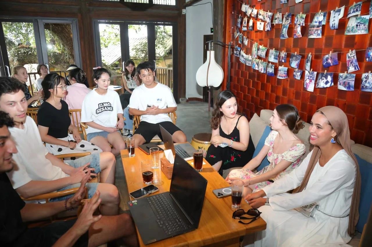 ESGBihu Digitl Nomad Coworking Coliving Hub image 2