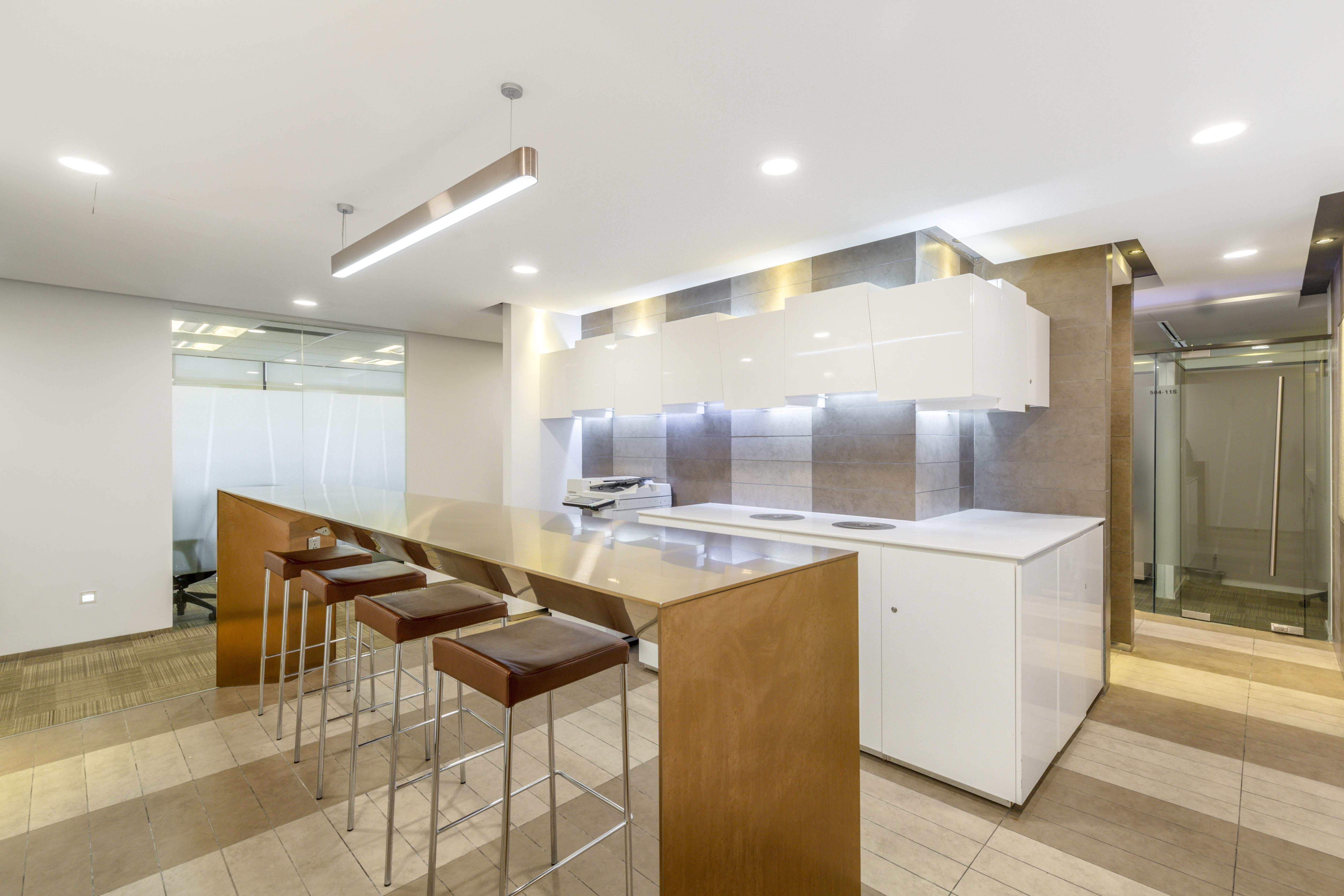 Regus - Shanghai, Shanghai Centre image 5