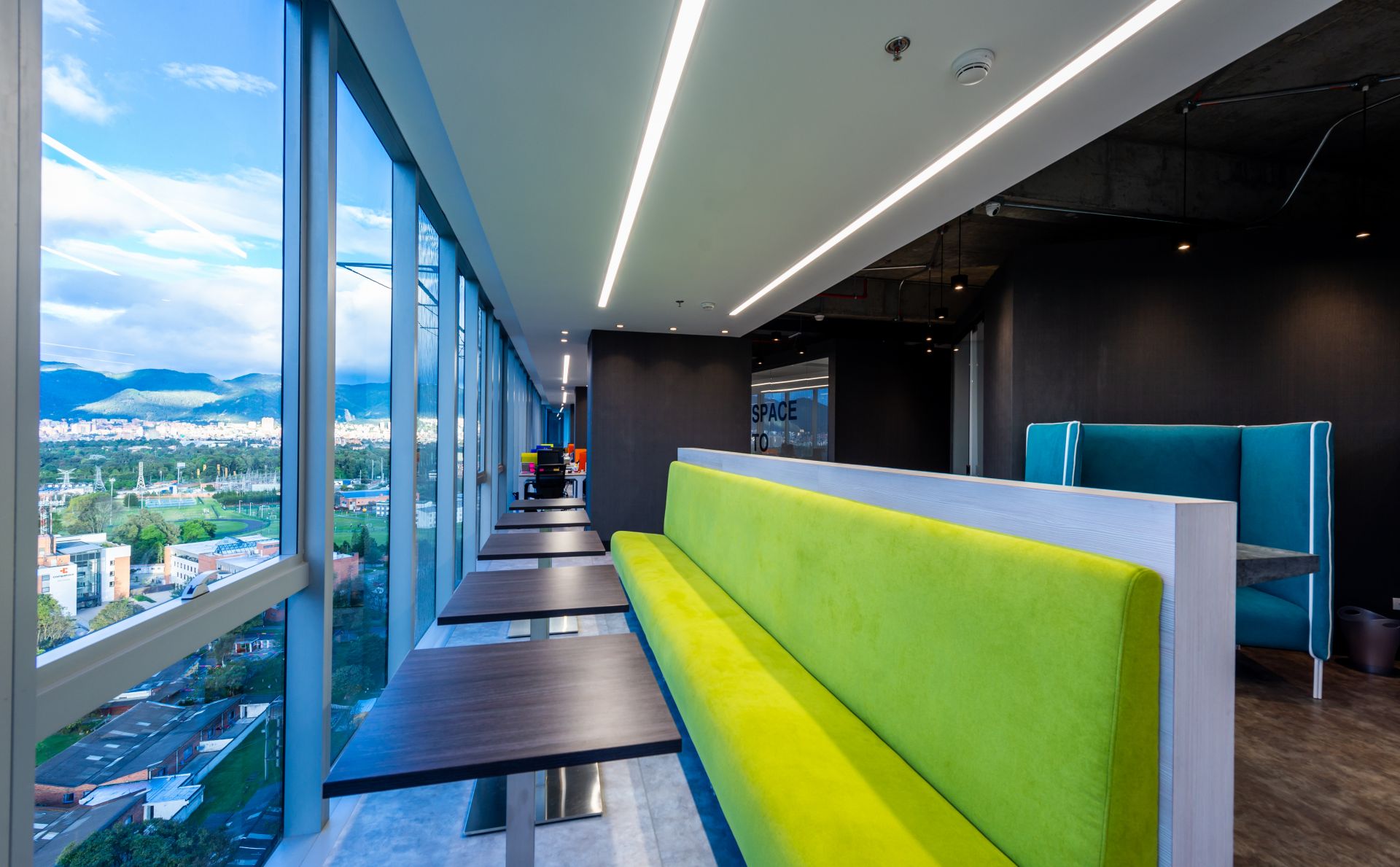 Tus Oficinas Dorado image 2