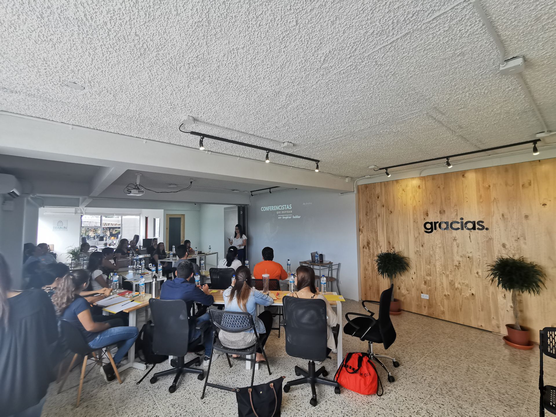 Gracias Coffee & Cowork image 4