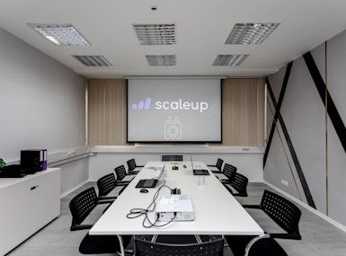 scaleup Office Split image 3