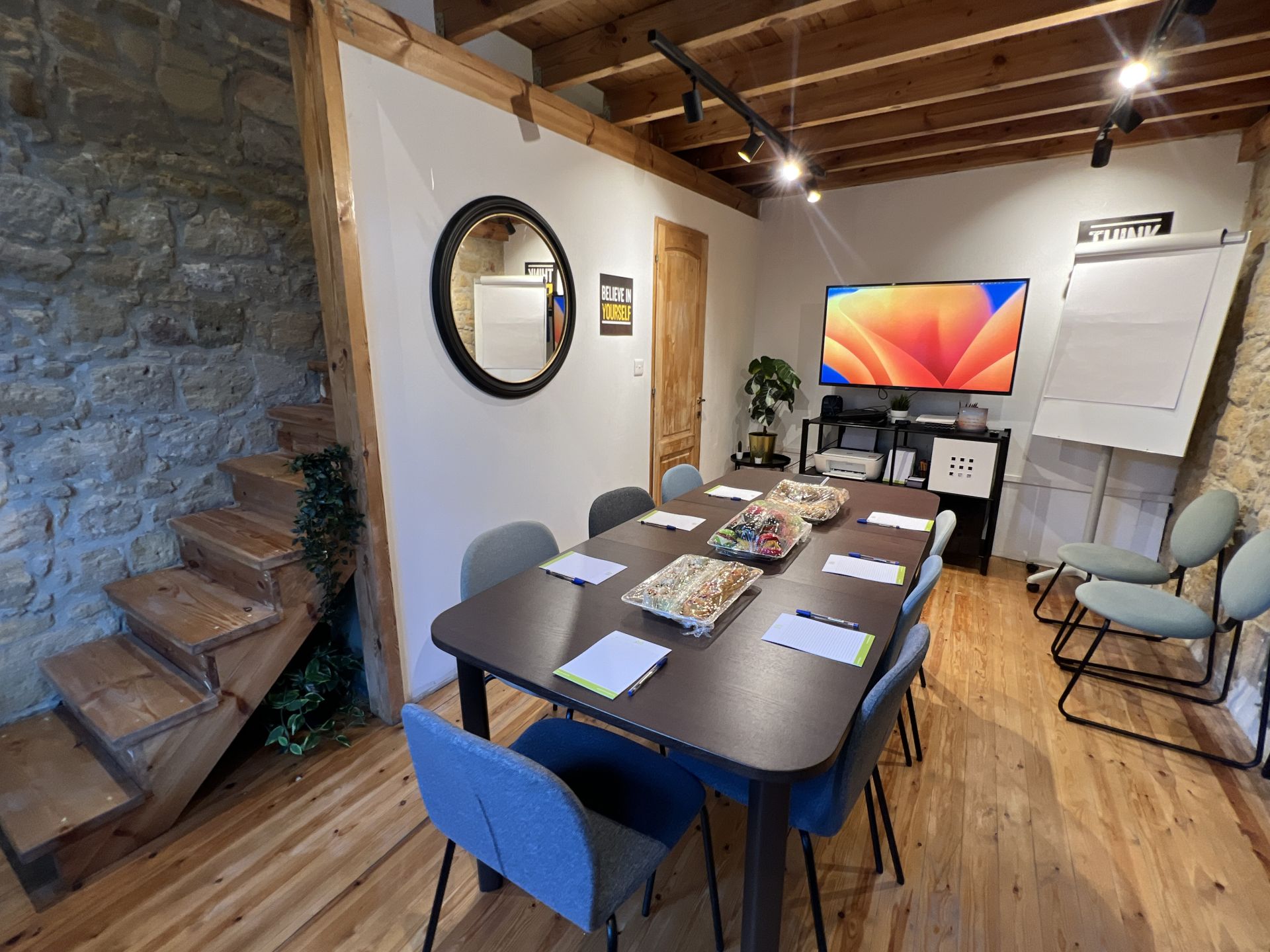 Business and Wellness Lounge image 3