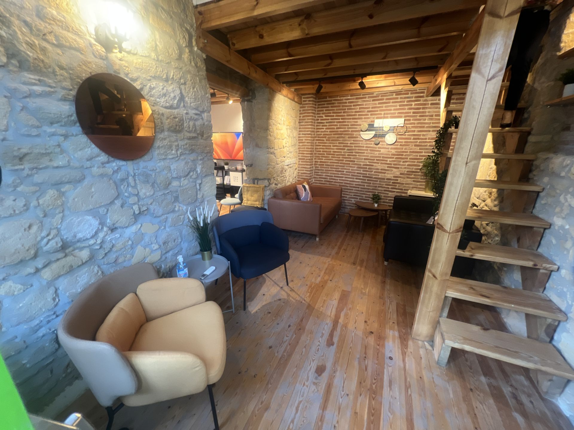 Business and Wellness Lounge image 5