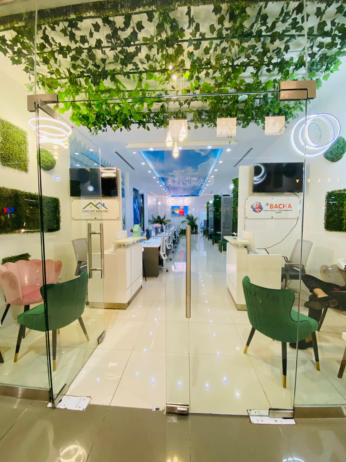 SHOWAZ CO-WORKING SPACE image 3