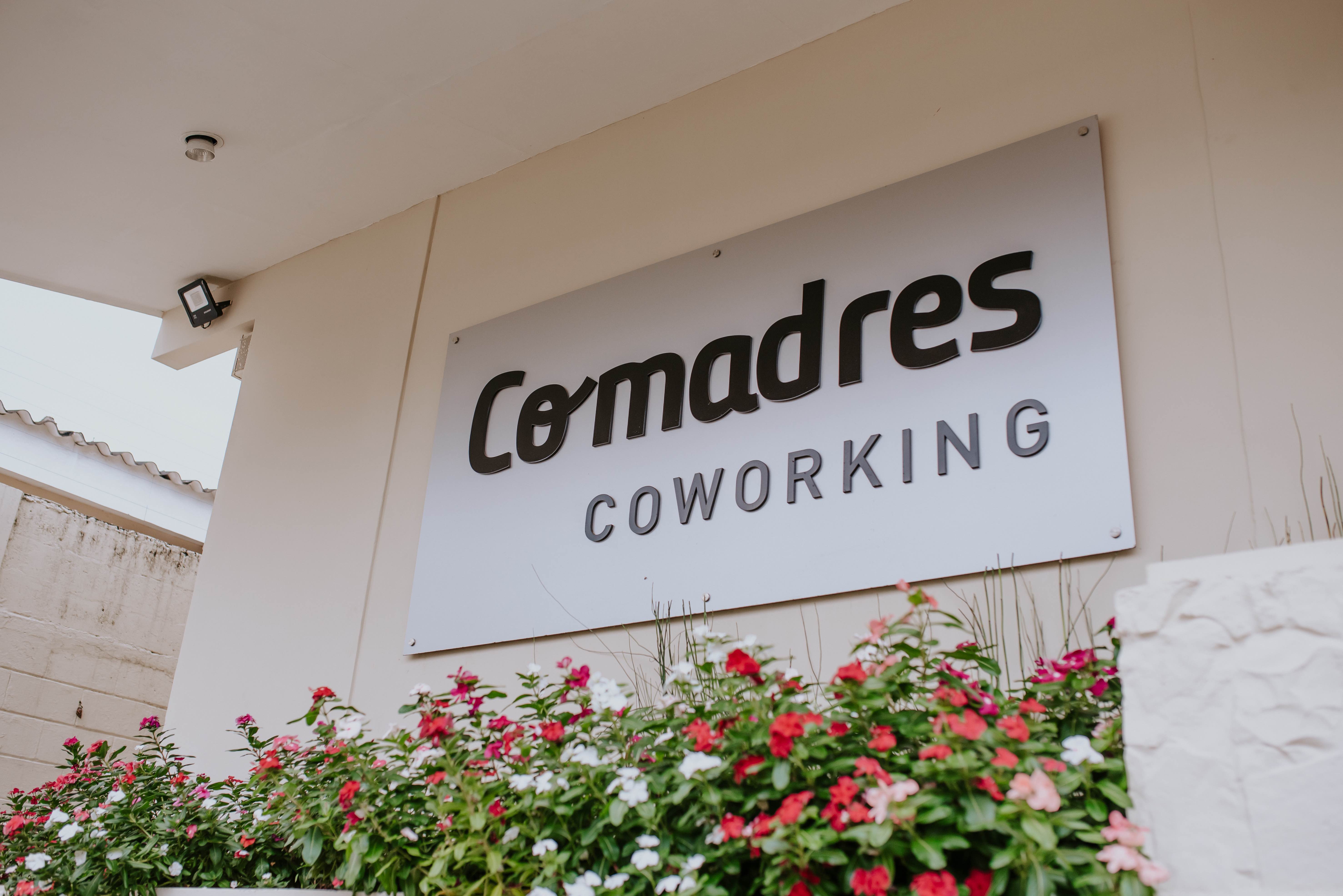 COMADRES Coworking image 3