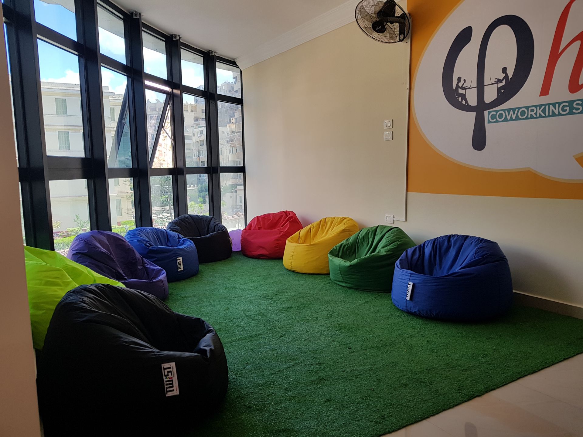 phi co-working space image 4