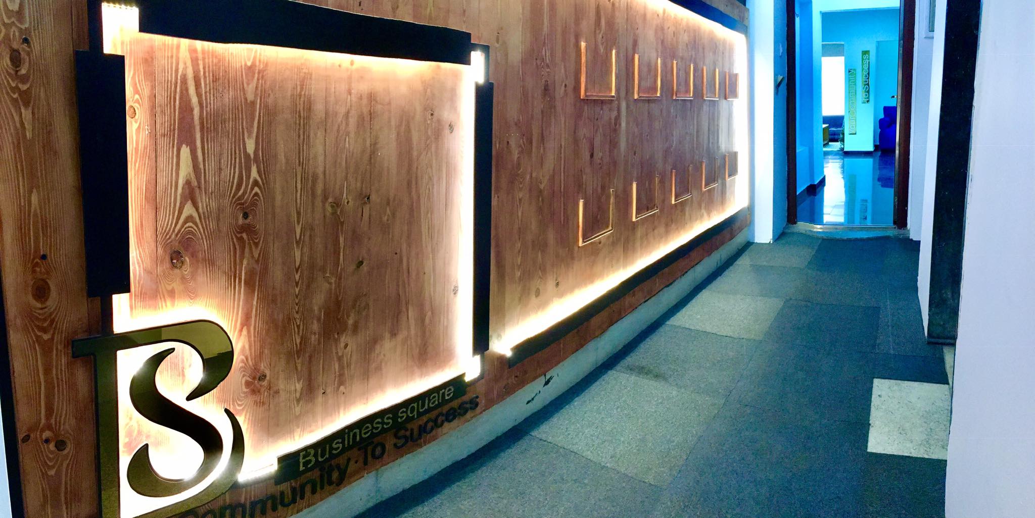 Business Square image 4