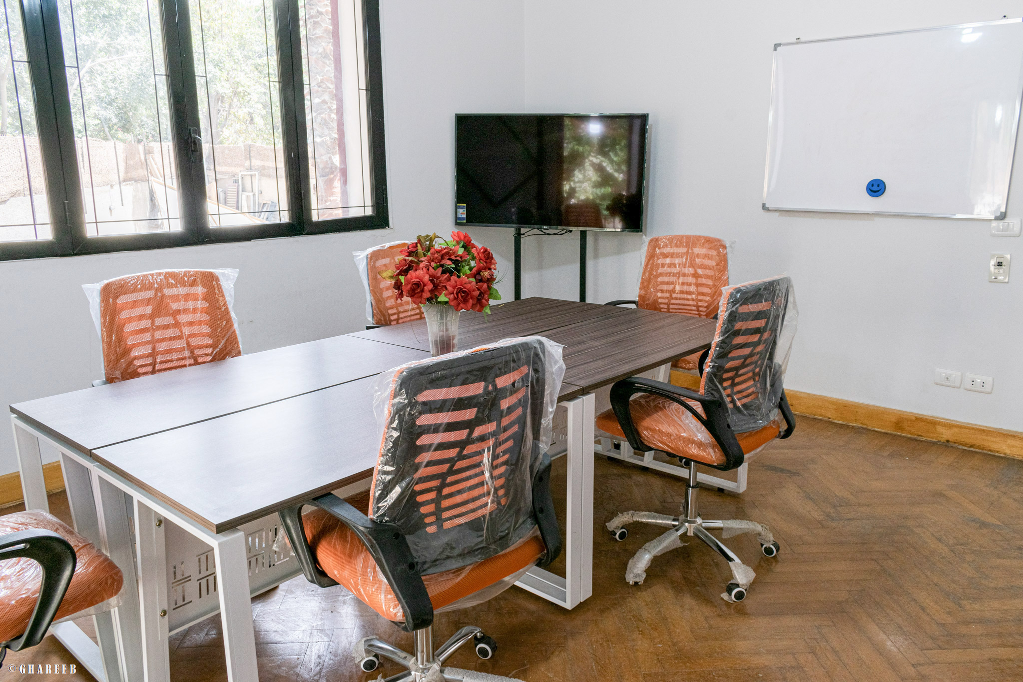 Cozy working space image 4