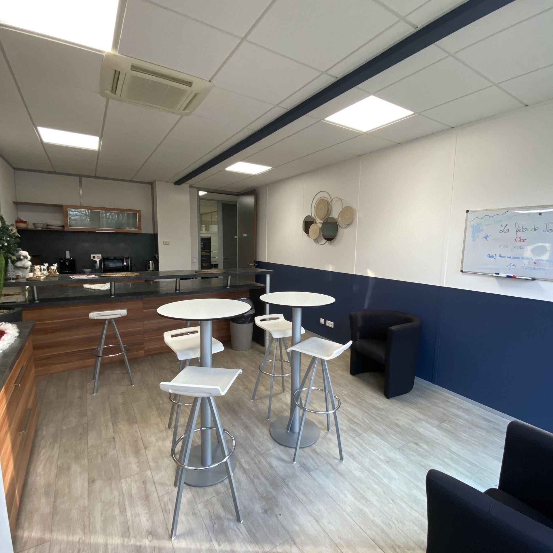 OFFICE BUSINESS CERTER image 5