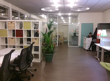 Cowork in the city image 3