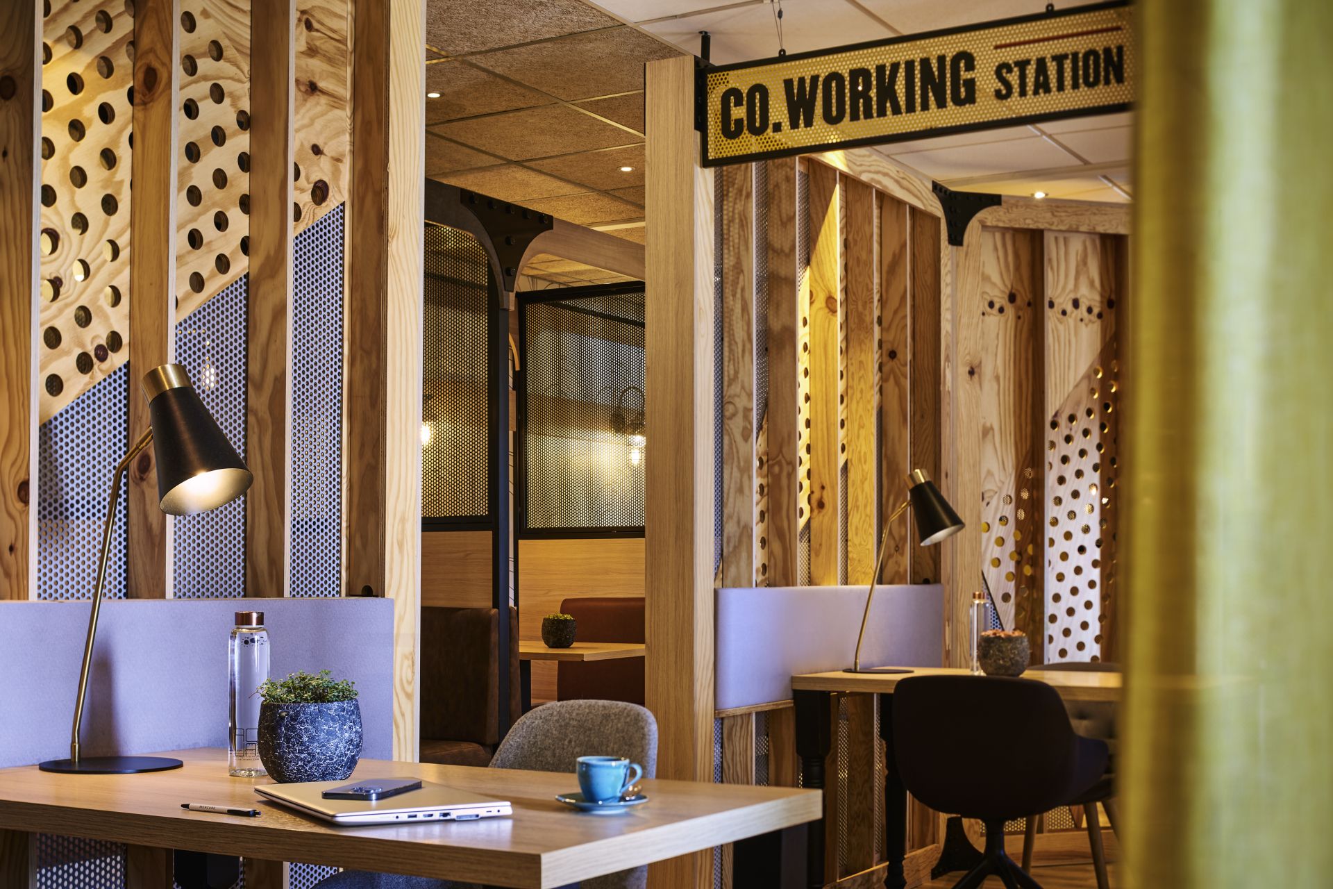 Coworking Station image 3