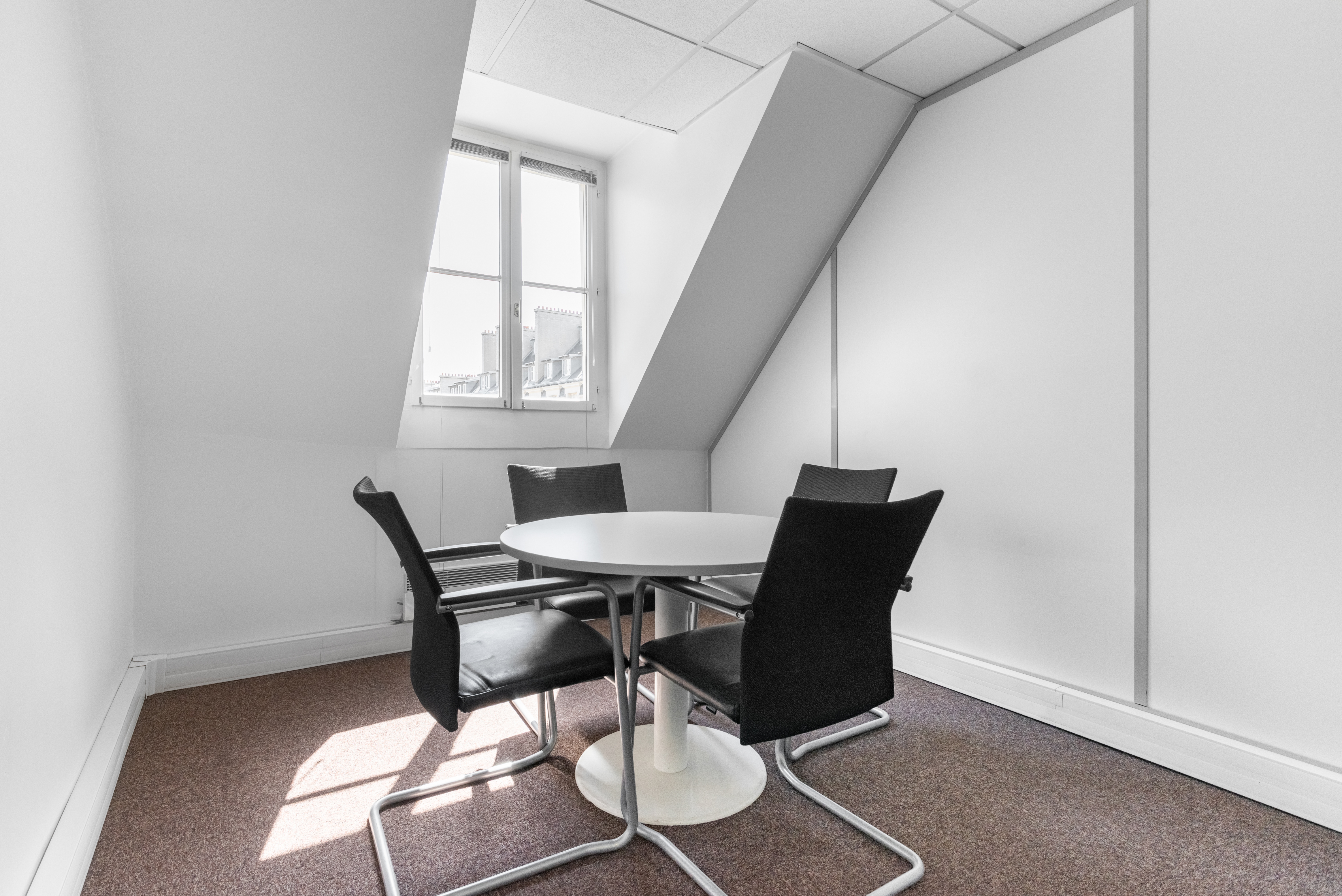 HQ - Paris, HQ , St Lazare Amsterdam image 4